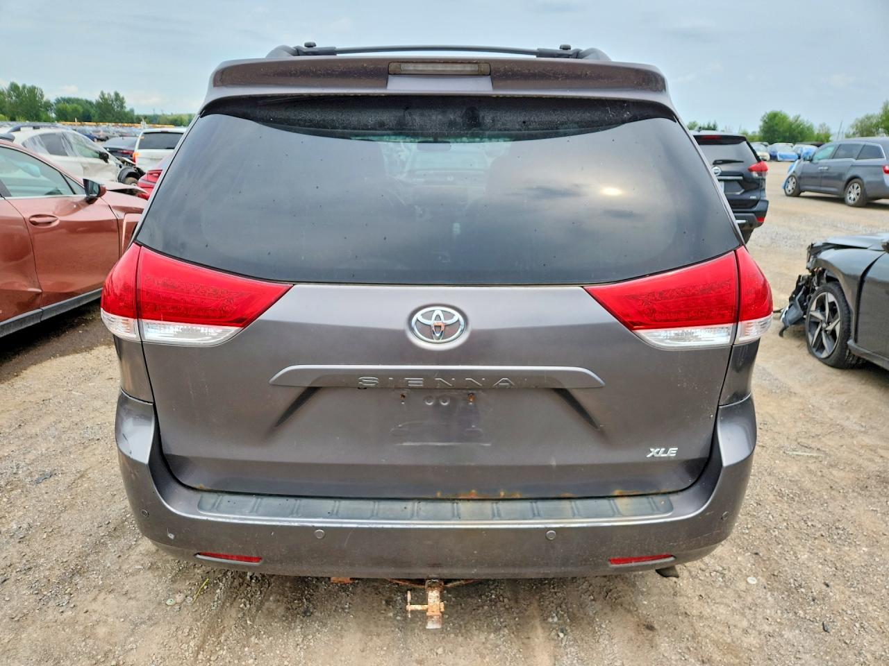 2013 Toyota Sienna Xle 8-passenger Gray vin: 5TDYK3DC1DS281814