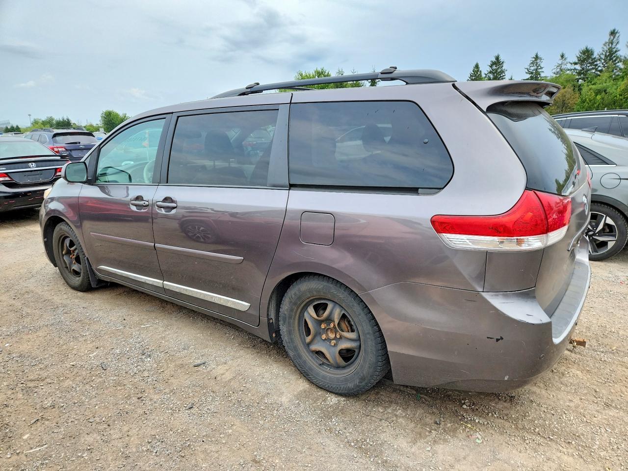 2013 Toyota Sienna Xle 8-passenger Gray vin: 5TDYK3DC1DS281814
