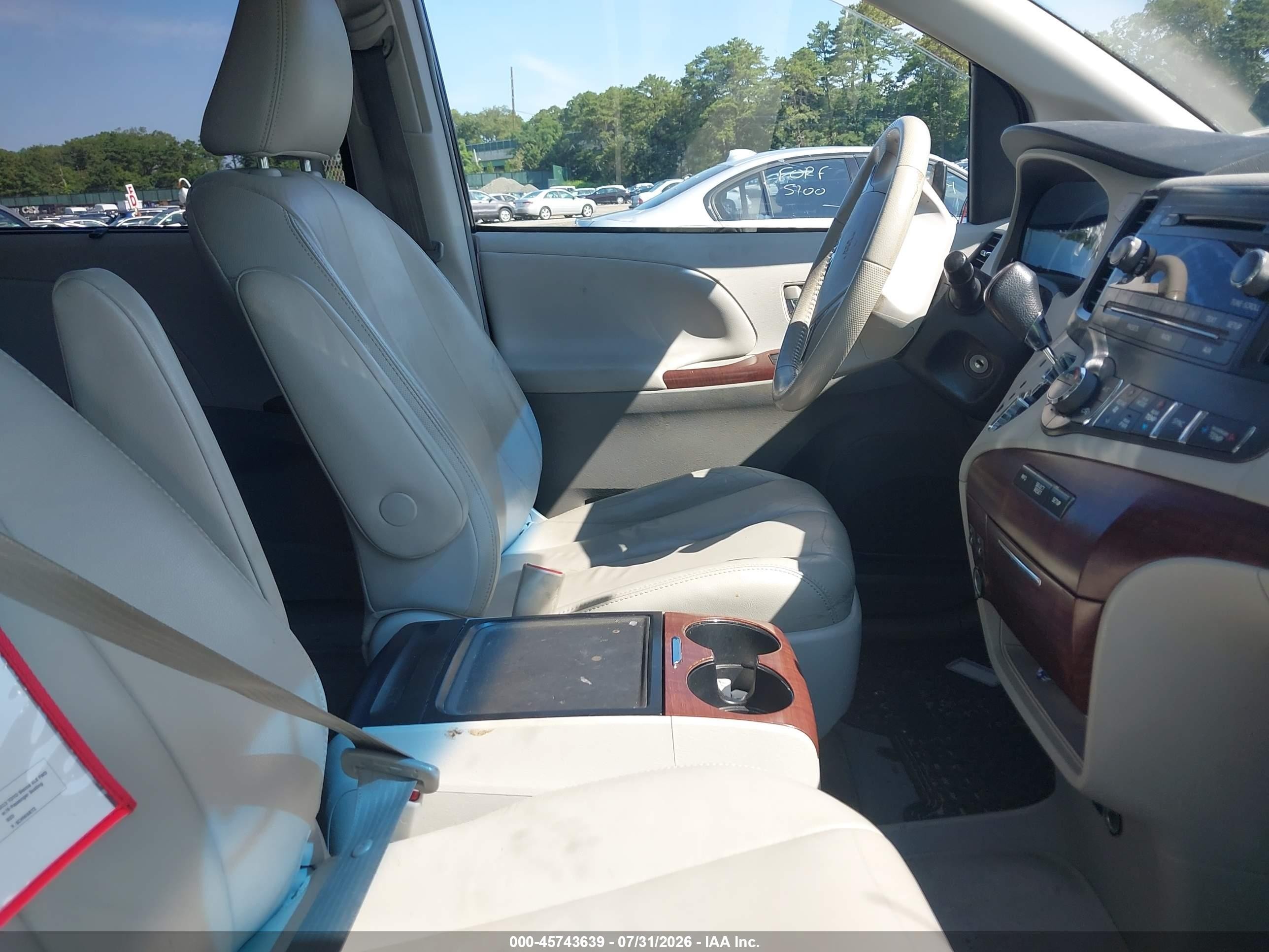 2013 Toyota Sienna Xle V6 8 Passenger Red vin: 5TDYK3DC1DS305836