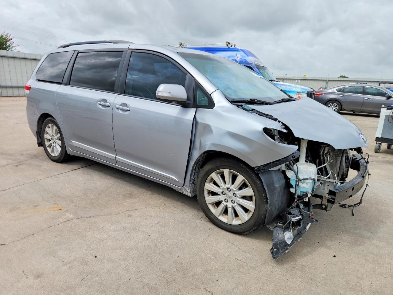 2013 Toyota Sienna Limited 7-passenger Silver vin: 5TDYK3DC1DS346838