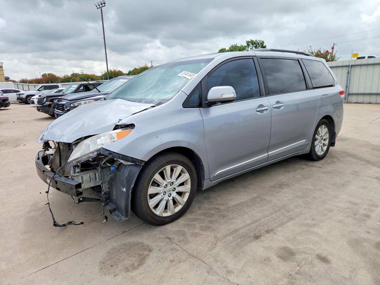 2013 Toyota Sienna Limited 7-passenger Silver vin: 5TDYK3DC1DS346838