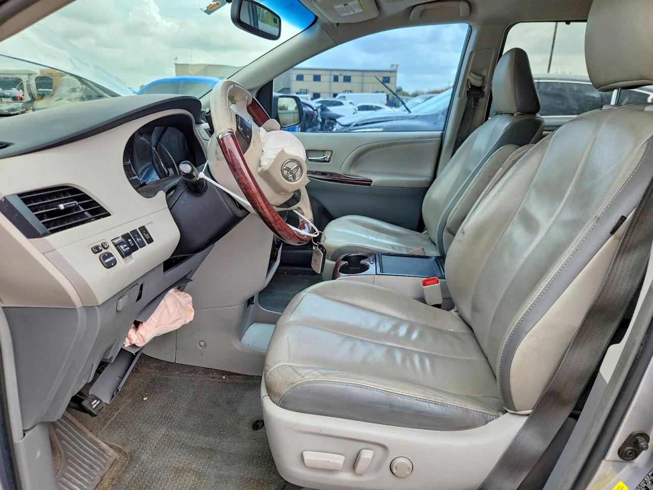 2013 Toyota Sienna Limited 7-passenger Silver vin: 5TDYK3DC1DS346838