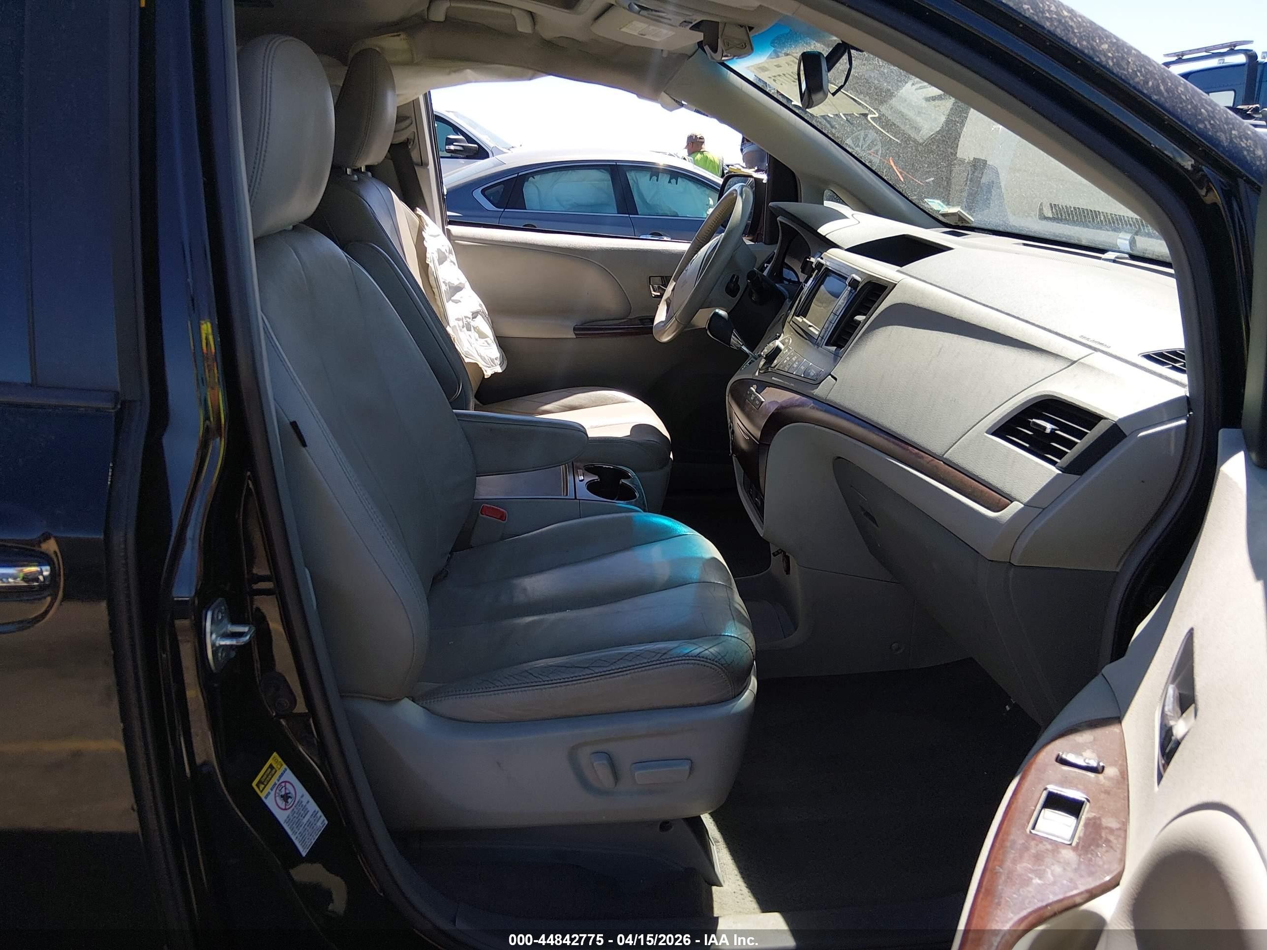2013 Toyota Sienna Xle V6 8 Passenger Black vin: 5TDYK3DC1DS349724