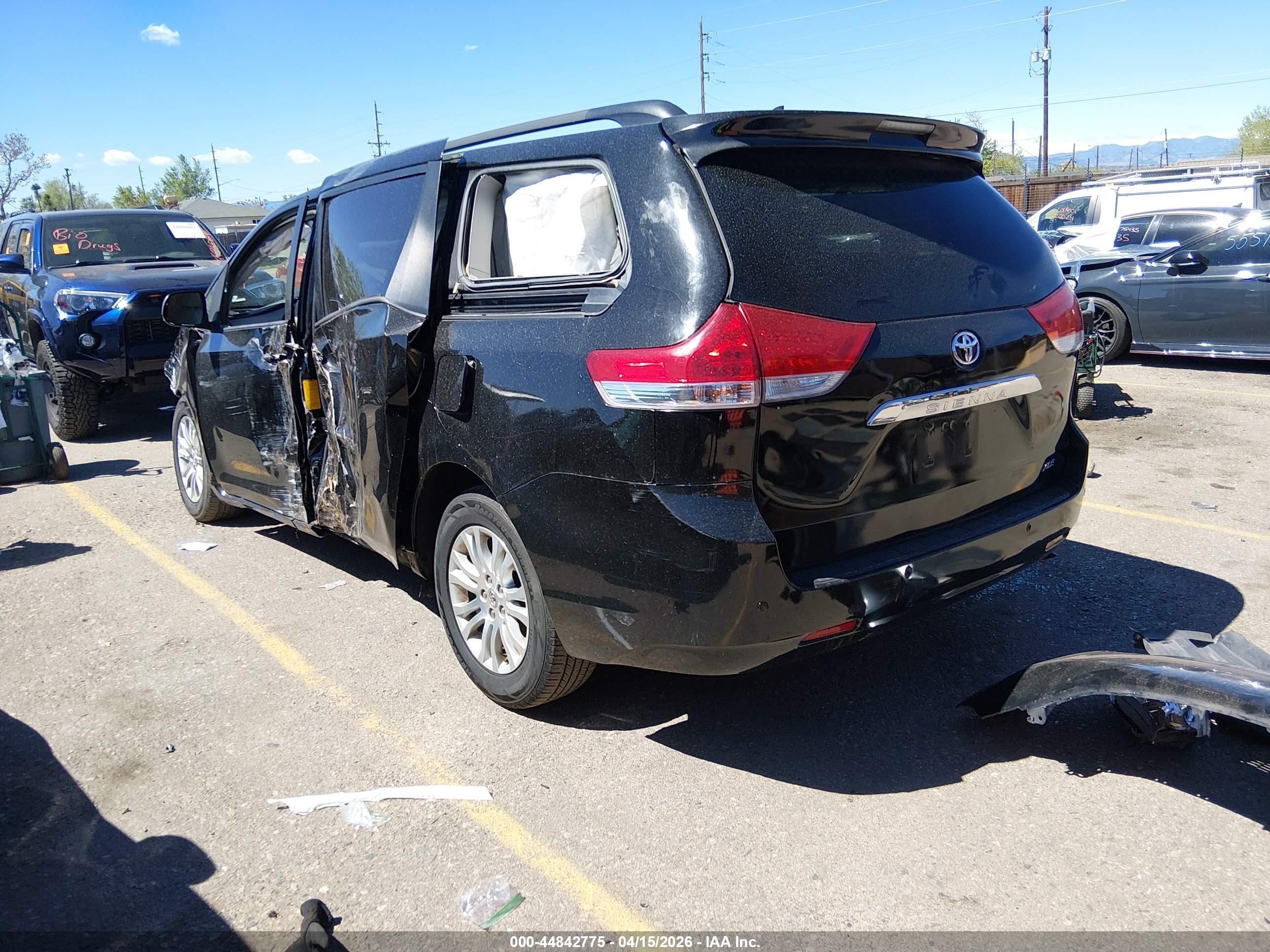 2013 Toyota Sienna Xle V6 8 Passenger Black vin: 5TDYK3DC1DS349724