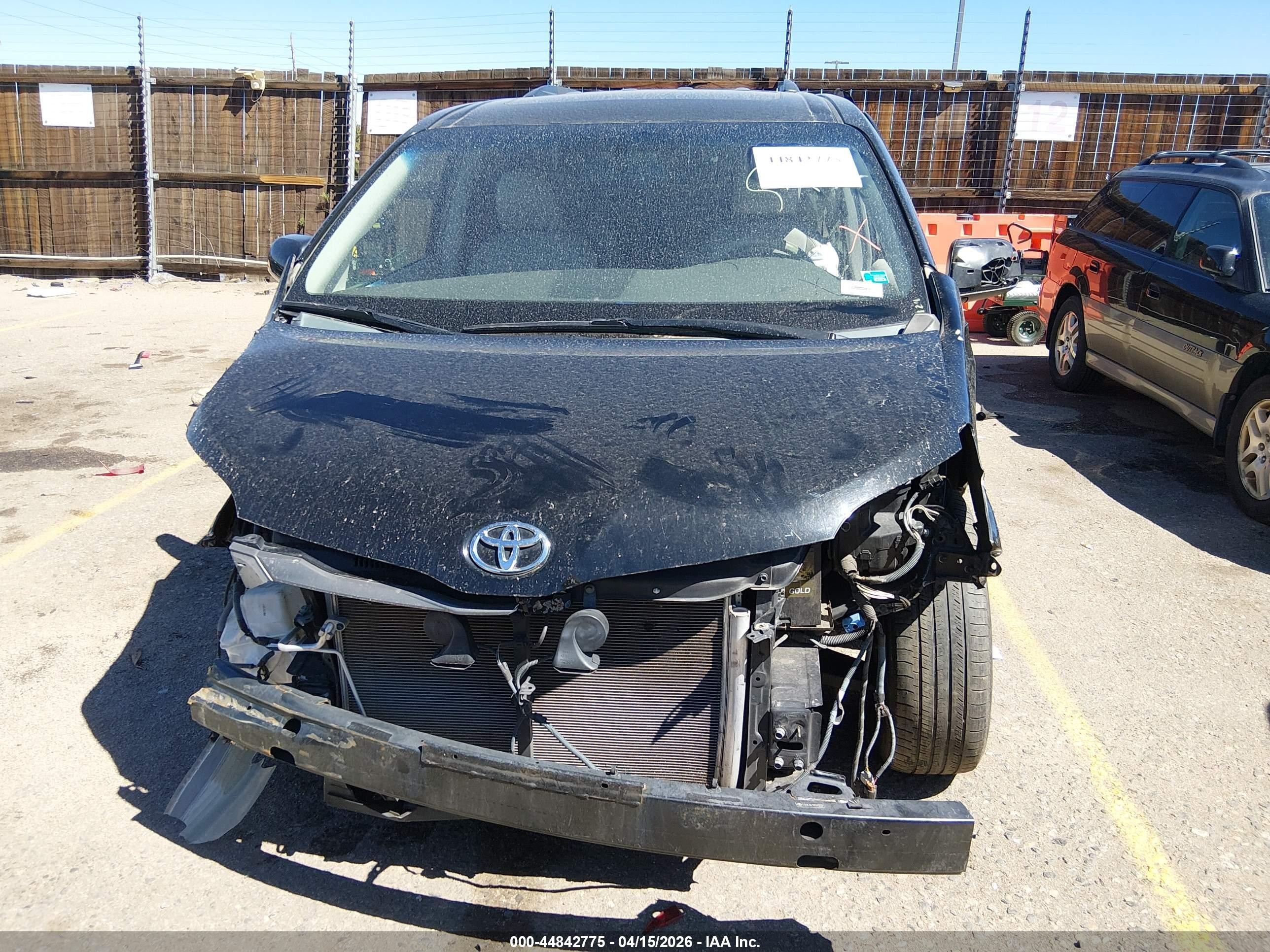 2013 Toyota Sienna Xle V6 8 Passenger Black vin: 5TDYK3DC1DS349724