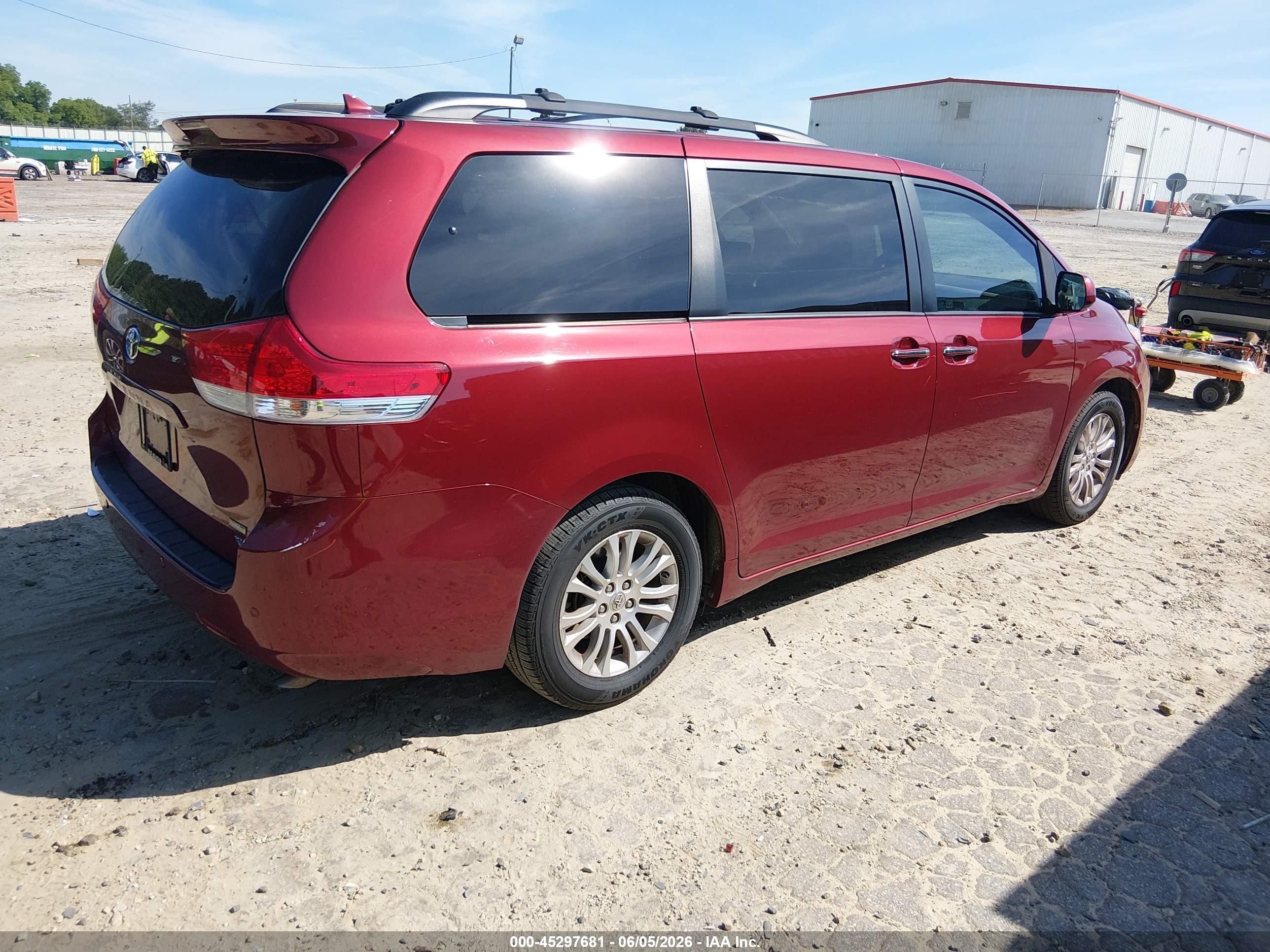 2013 Toyota Sienna Xle V6 8 Passenger Burgundy vin: 5TDYK3DC1DS398101