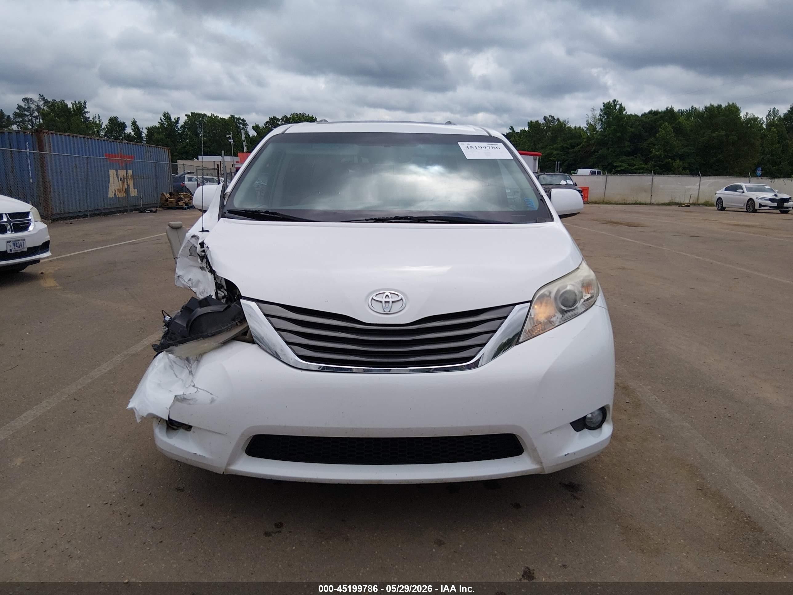 2014 Toyota Sienna Xle V6 8 Passenger White vin: 5TDYK3DC1ES442406