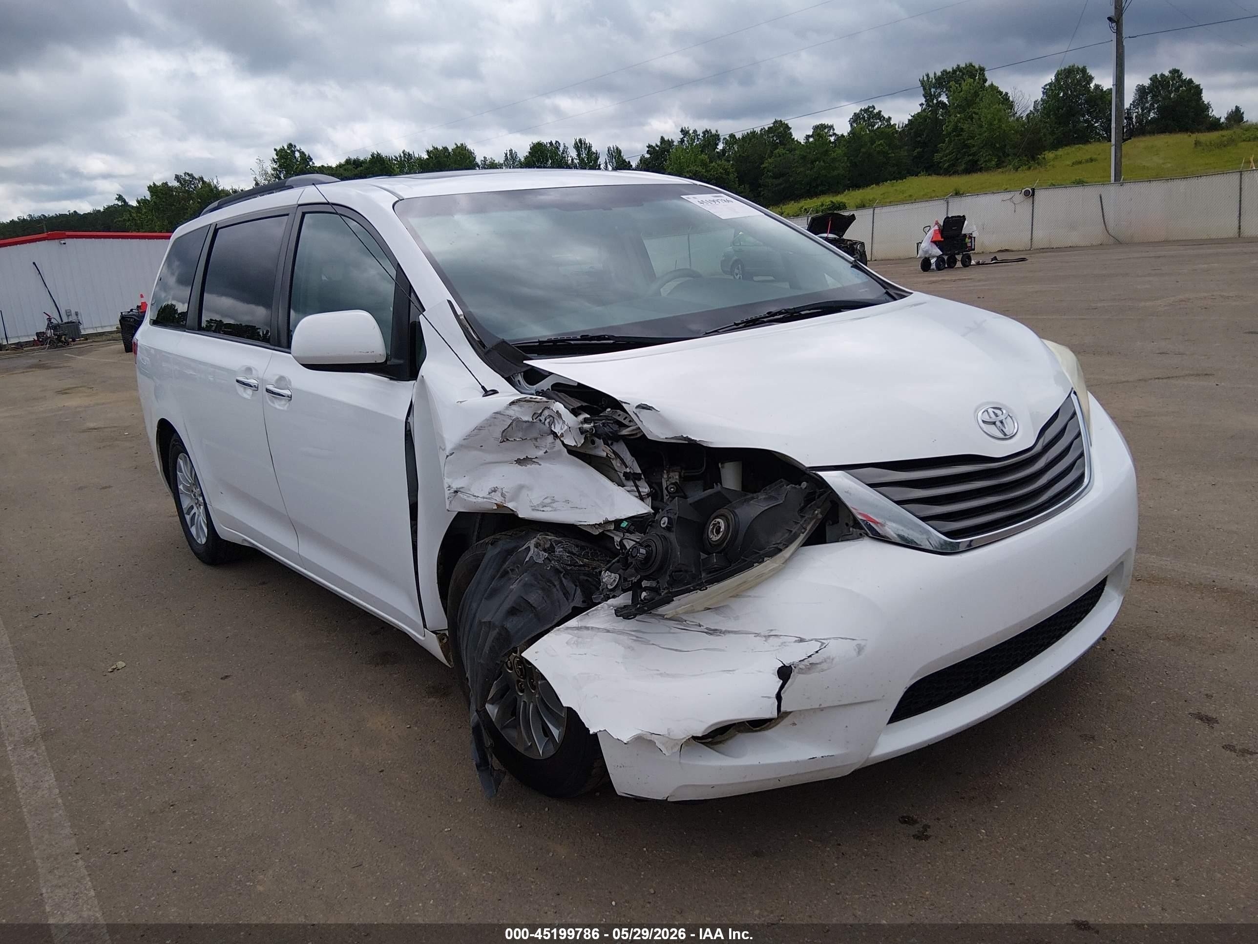2014 Toyota Sienna Xle V6 8 Passenger White vin: 5TDYK3DC1ES442406