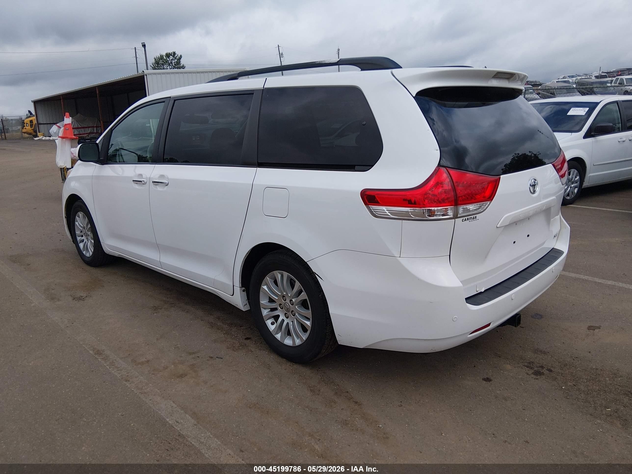 2014 Toyota Sienna Xle V6 8 Passenger White vin: 5TDYK3DC1ES442406