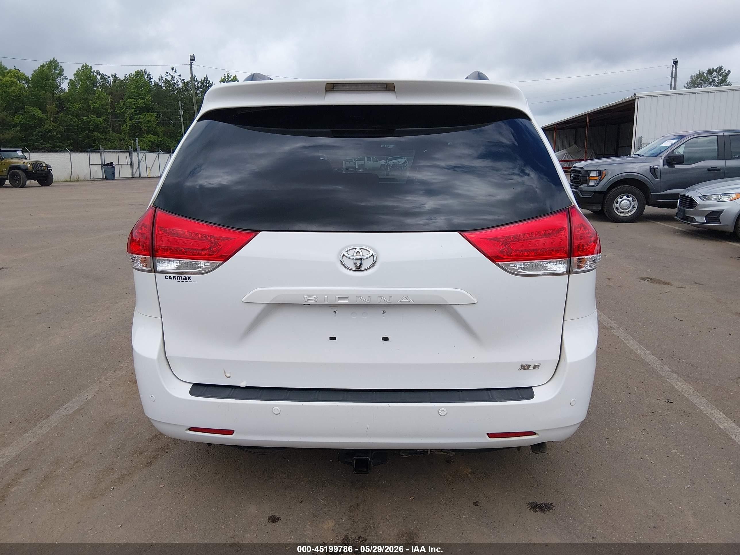 2014 Toyota Sienna Xle V6 8 Passenger White vin: 5TDYK3DC1ES442406
