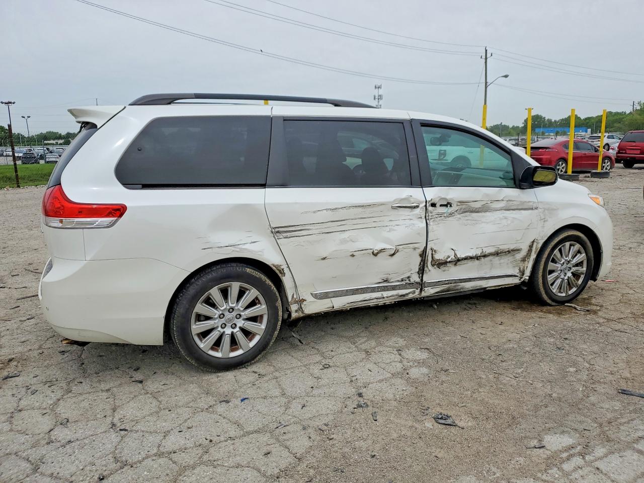 2014 Toyota Sienna Limited 7-passenger White vin: 5TDYK3DC1ES445919