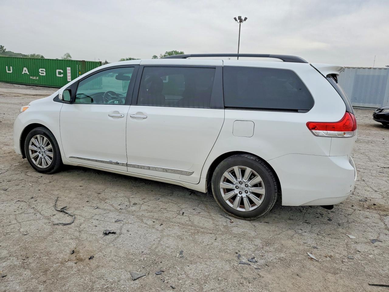 2014 Toyota Sienna Limited 7-passenger White vin: 5TDYK3DC1ES445919