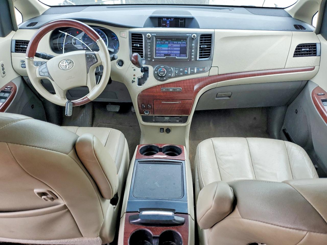 2014 Toyota Sienna Limited 7-passenger White vin: 5TDYK3DC1ES445919