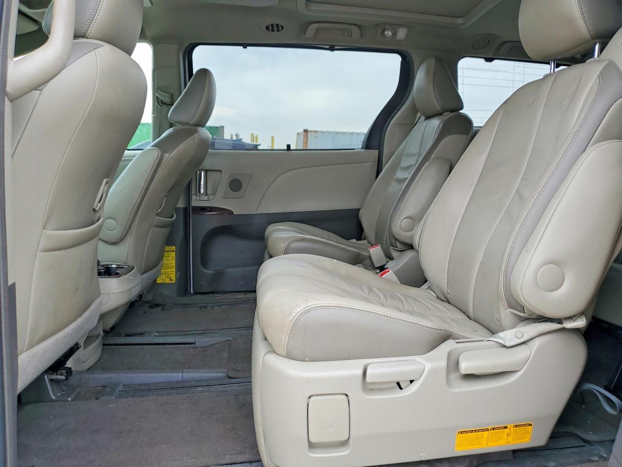 2014 Toyota Sienna Limited 7-passenger White vin: 5TDYK3DC1ES445919