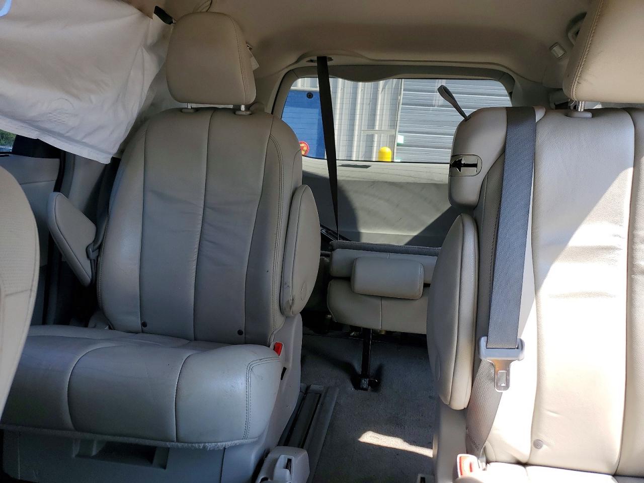 2014 Toyota Sienna Xle 8-passenger Black vin: 5TDYK3DC1ES462476