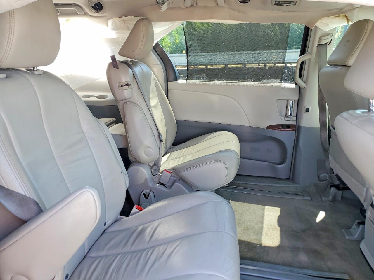 2014 Toyota Sienna Xle 8-passenger Black vin: 5TDYK3DC1ES462476