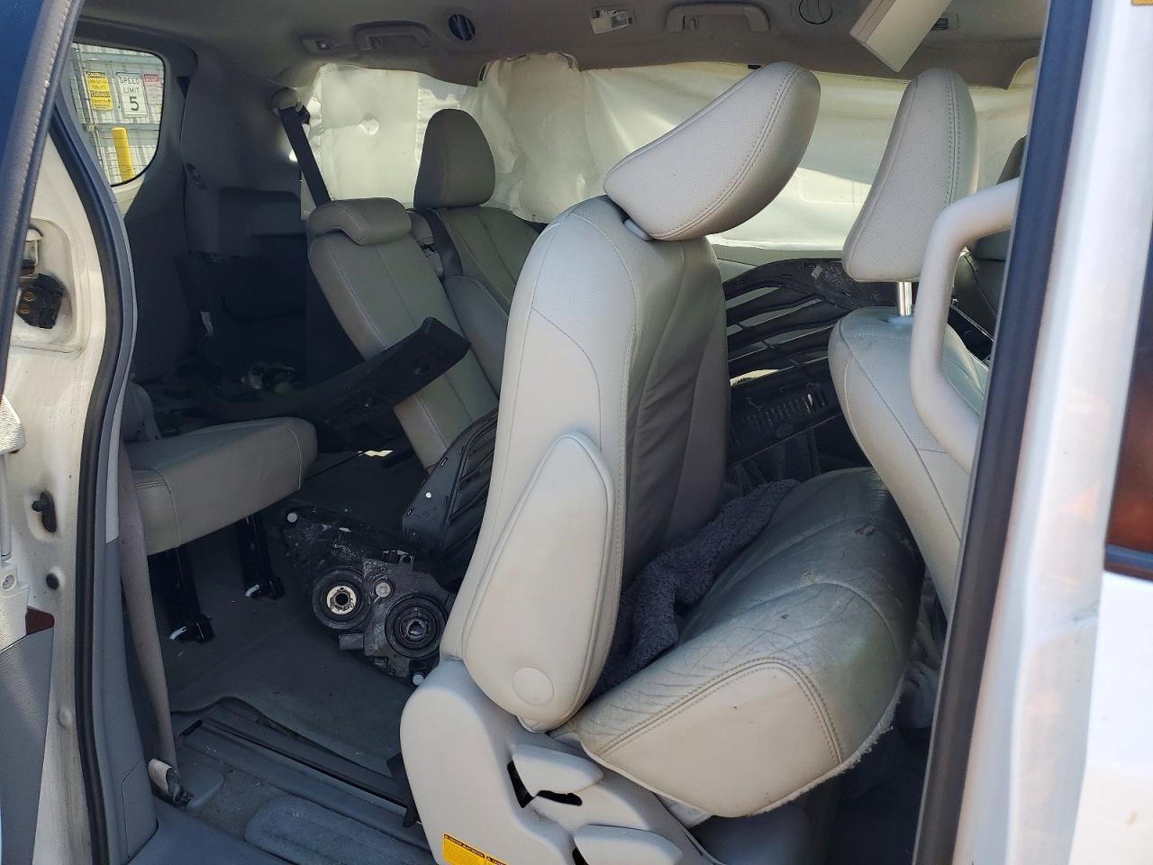 2014 Toyota Sienna Xle 8-passenger White vin: 5TDYK3DC1ES472750