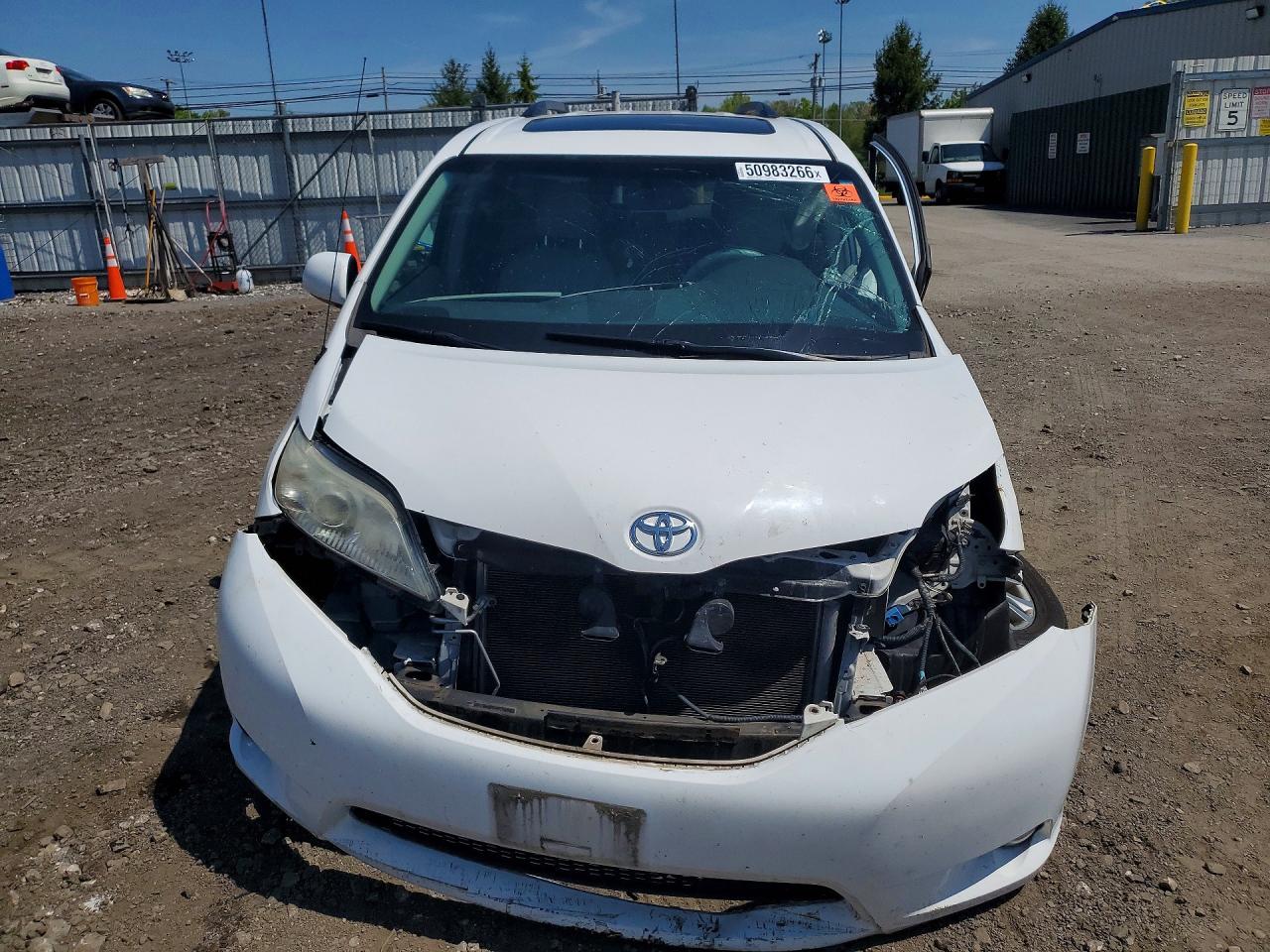 2014 Toyota Sienna Xle 8-passenger White vin: 5TDYK3DC1ES472750