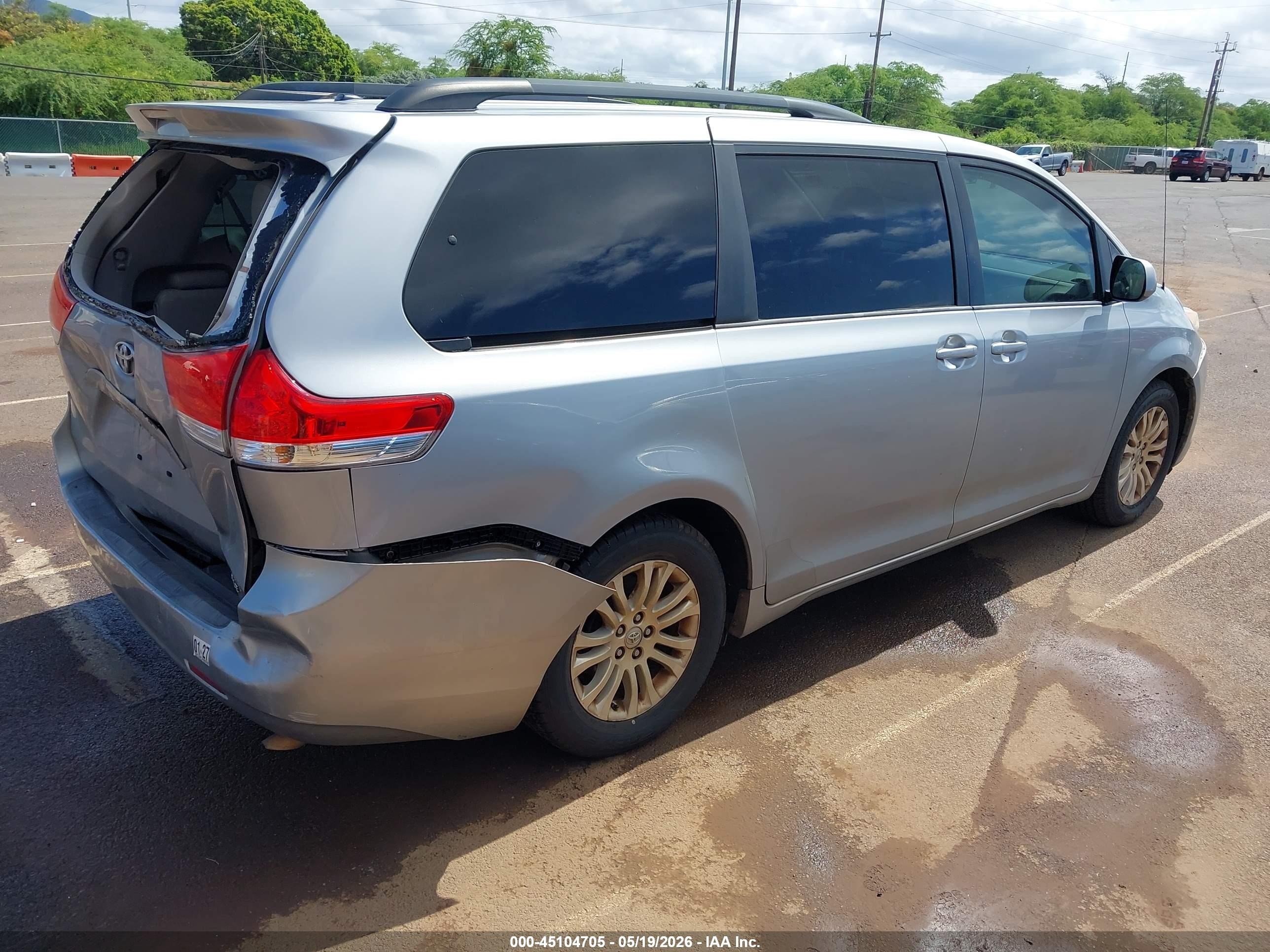 2014 Toyota Sienna Xle V6 7 Passenger Auto Access Seat/xle V6 8 Passenger Silver vin: 5TDYK3DC1ES474028