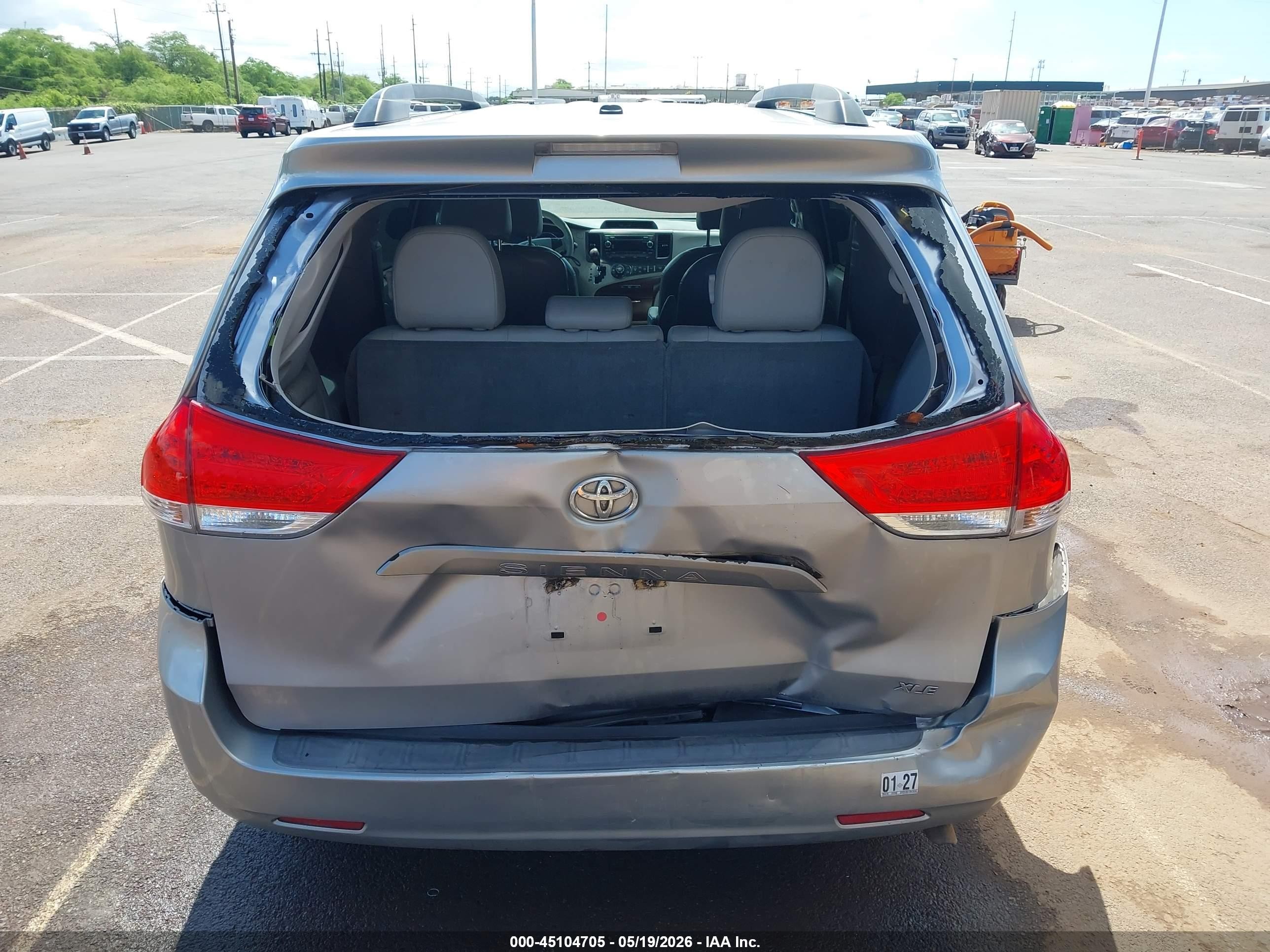 2014 Toyota Sienna Xle V6 7 Passenger Auto Access Seat/xle V6 8 Passenger Silver vin: 5TDYK3DC1ES474028