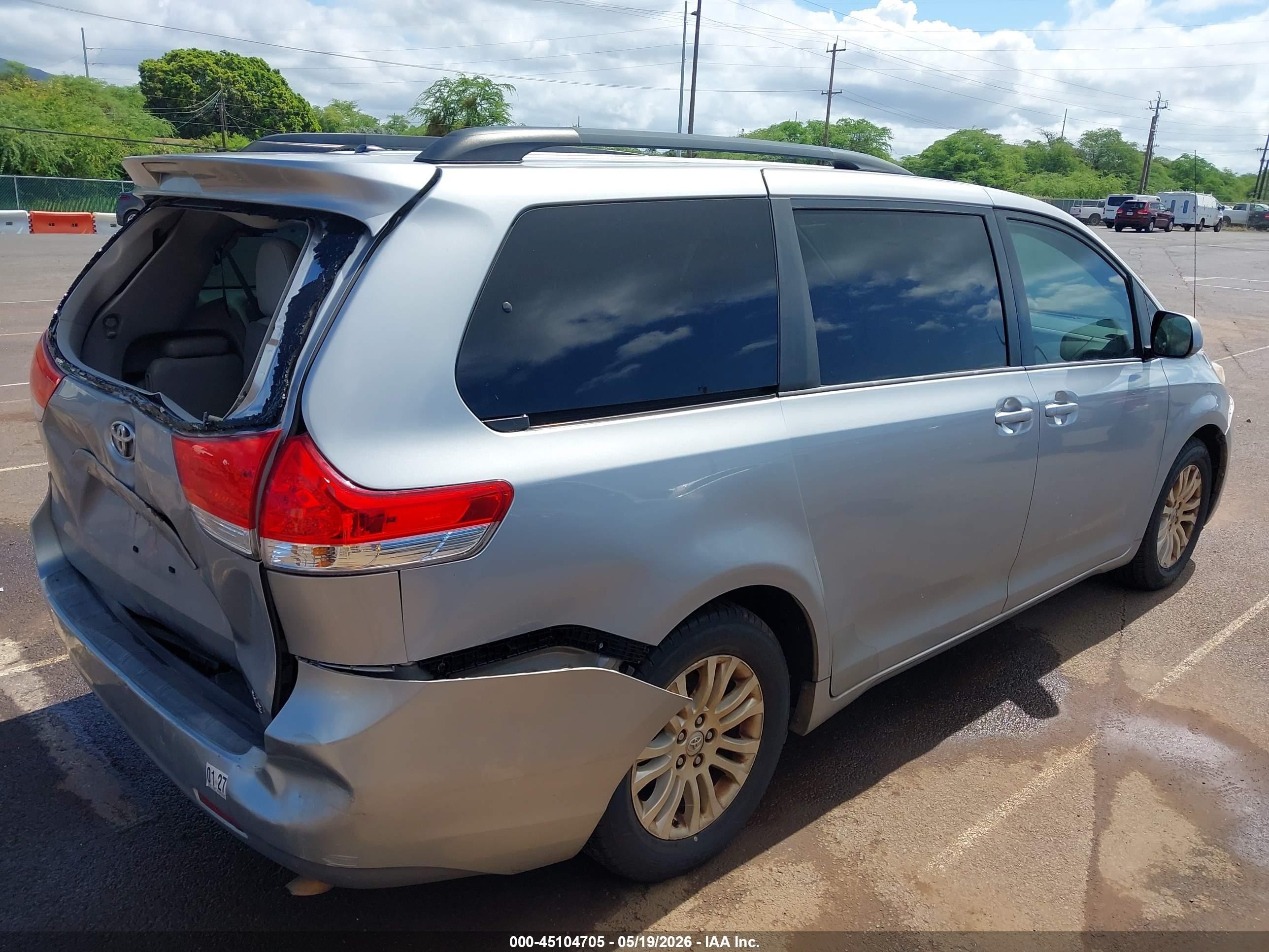 2014 Toyota Sienna Xle V6 7 Passenger Auto Access Seat/xle V6 8 Passenger Silver vin: 5TDYK3DC1ES474028