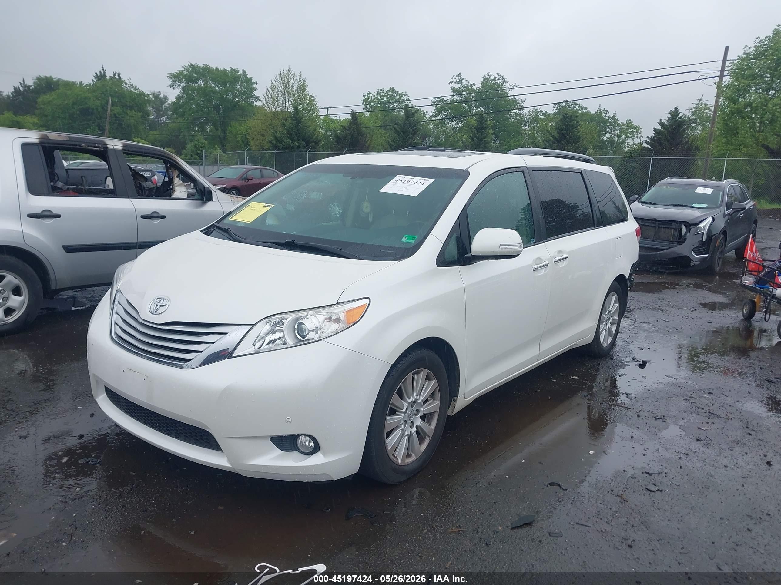 2014 Toyota Sienna Limited V6 7 Passenger White vin: 5TDYK3DC1ES478290