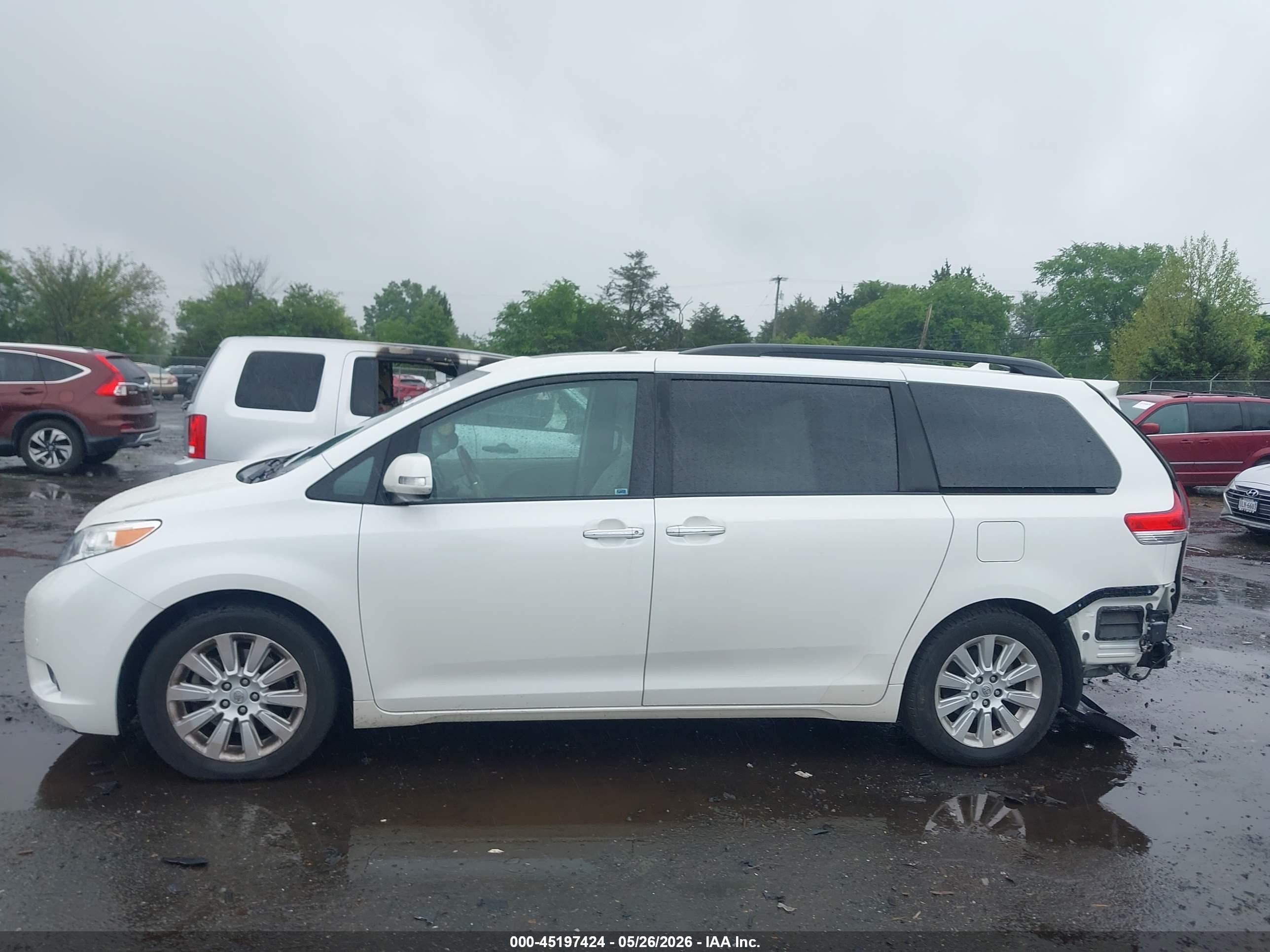 2014 Toyota Sienna Limited V6 7 Passenger White vin: 5TDYK3DC1ES478290