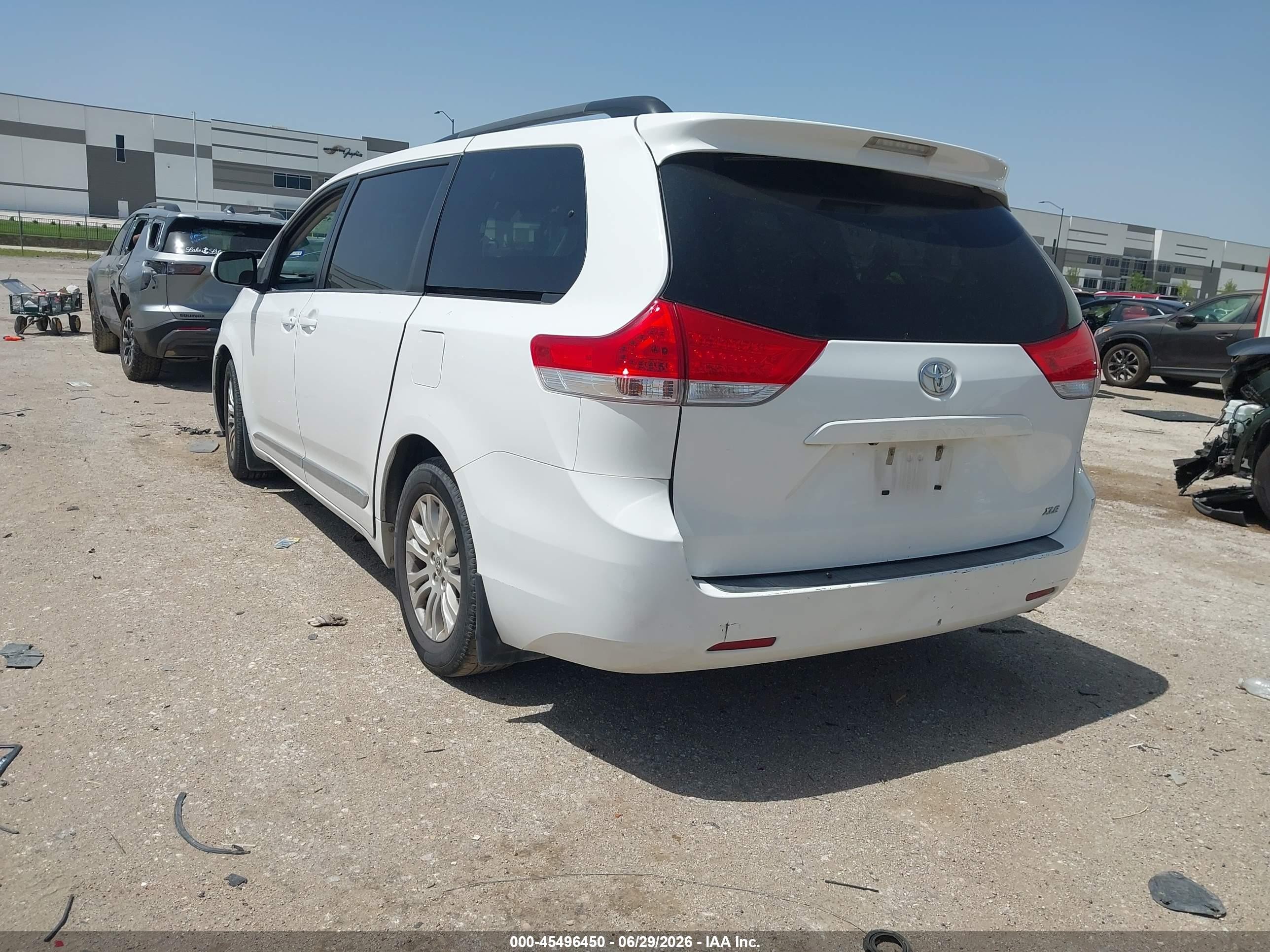 2014 Toyota Sienna Xle V6 8 Passenger White vin: 5TDYK3DC1ES524586