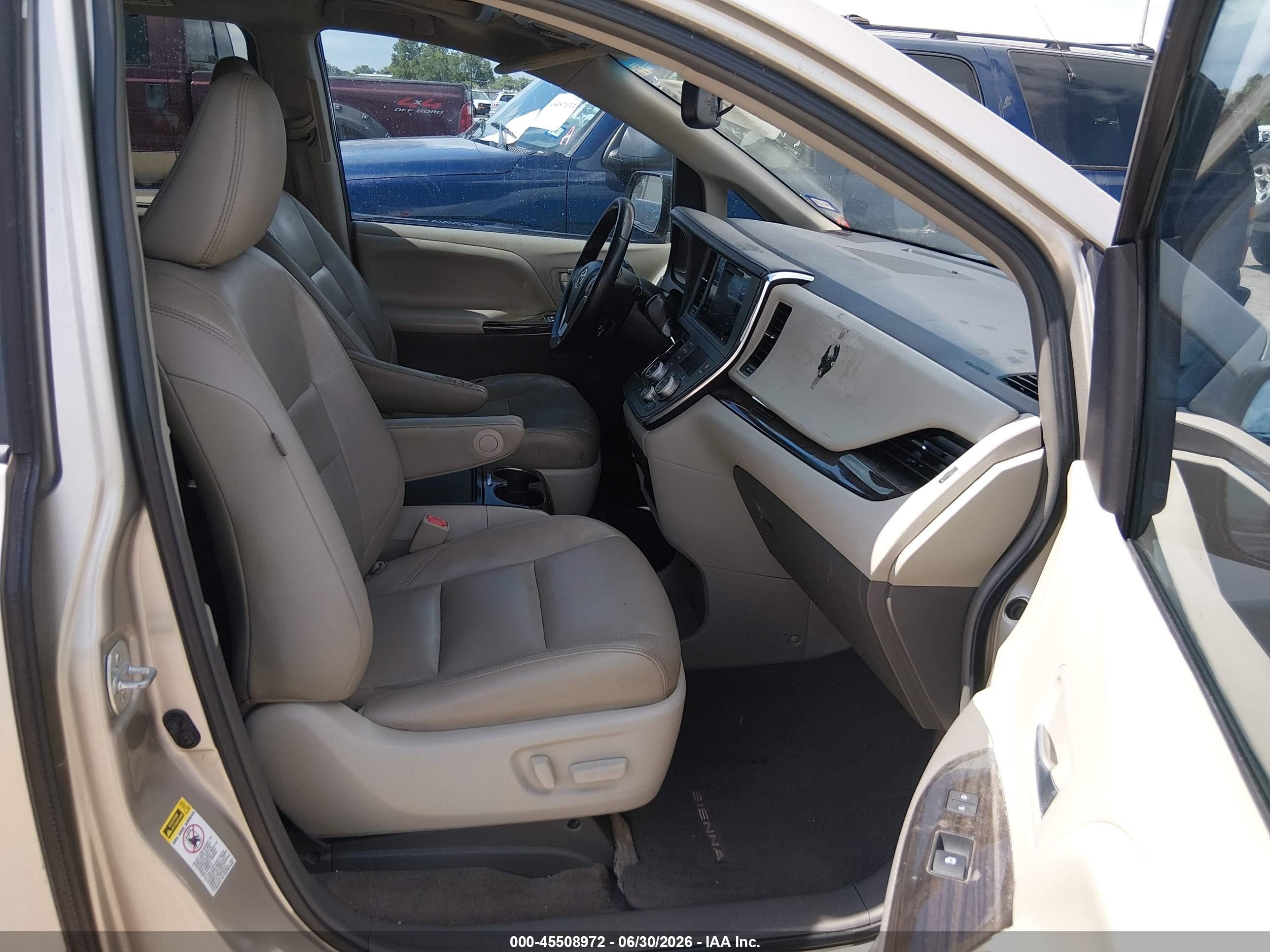 2015 Toyota Sienna Xle 8 Passenger Beige vin: 5TDYK3DC1FS535296