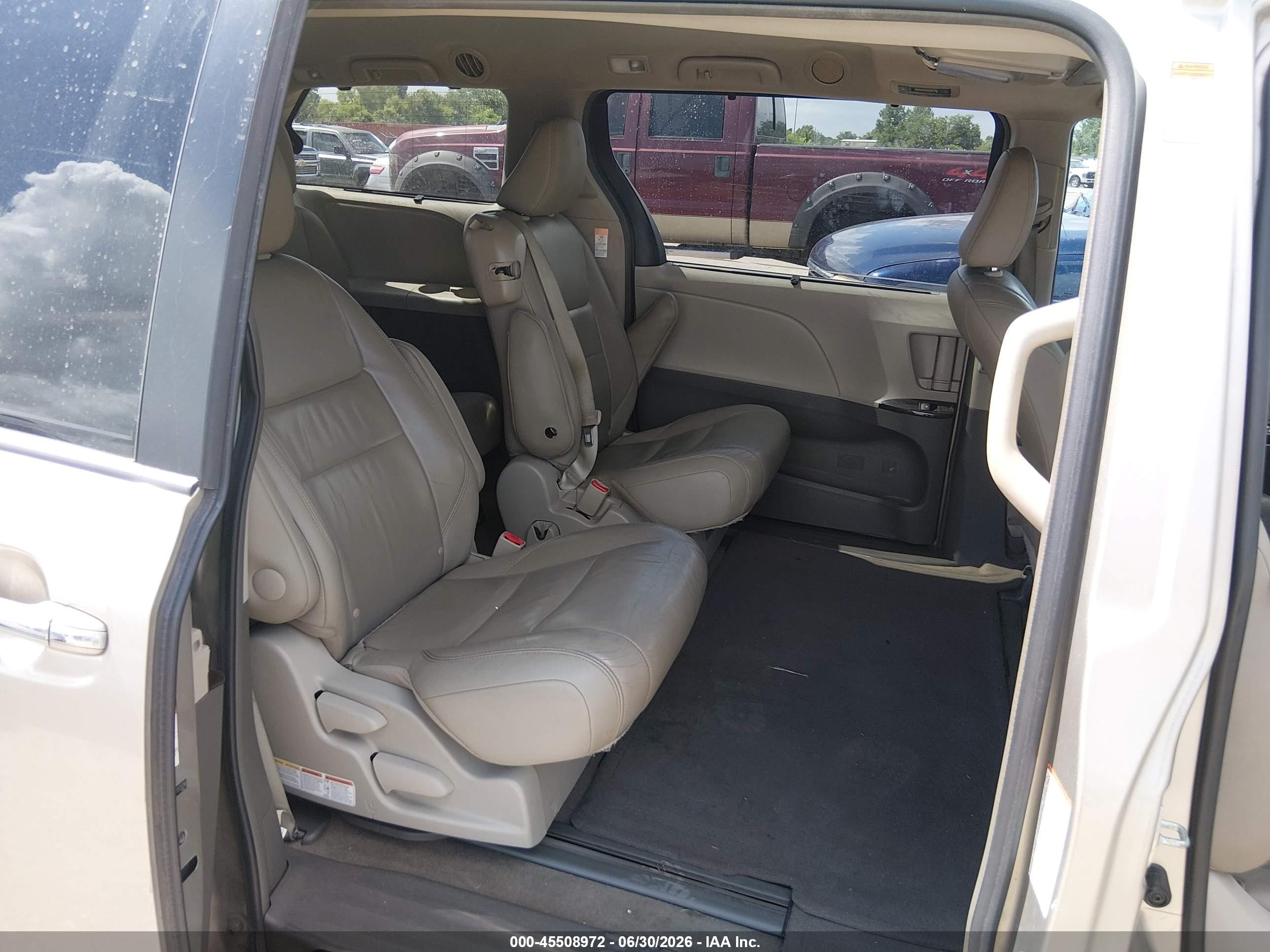2015 Toyota Sienna Xle 8 Passenger Beige vin: 5TDYK3DC1FS535296