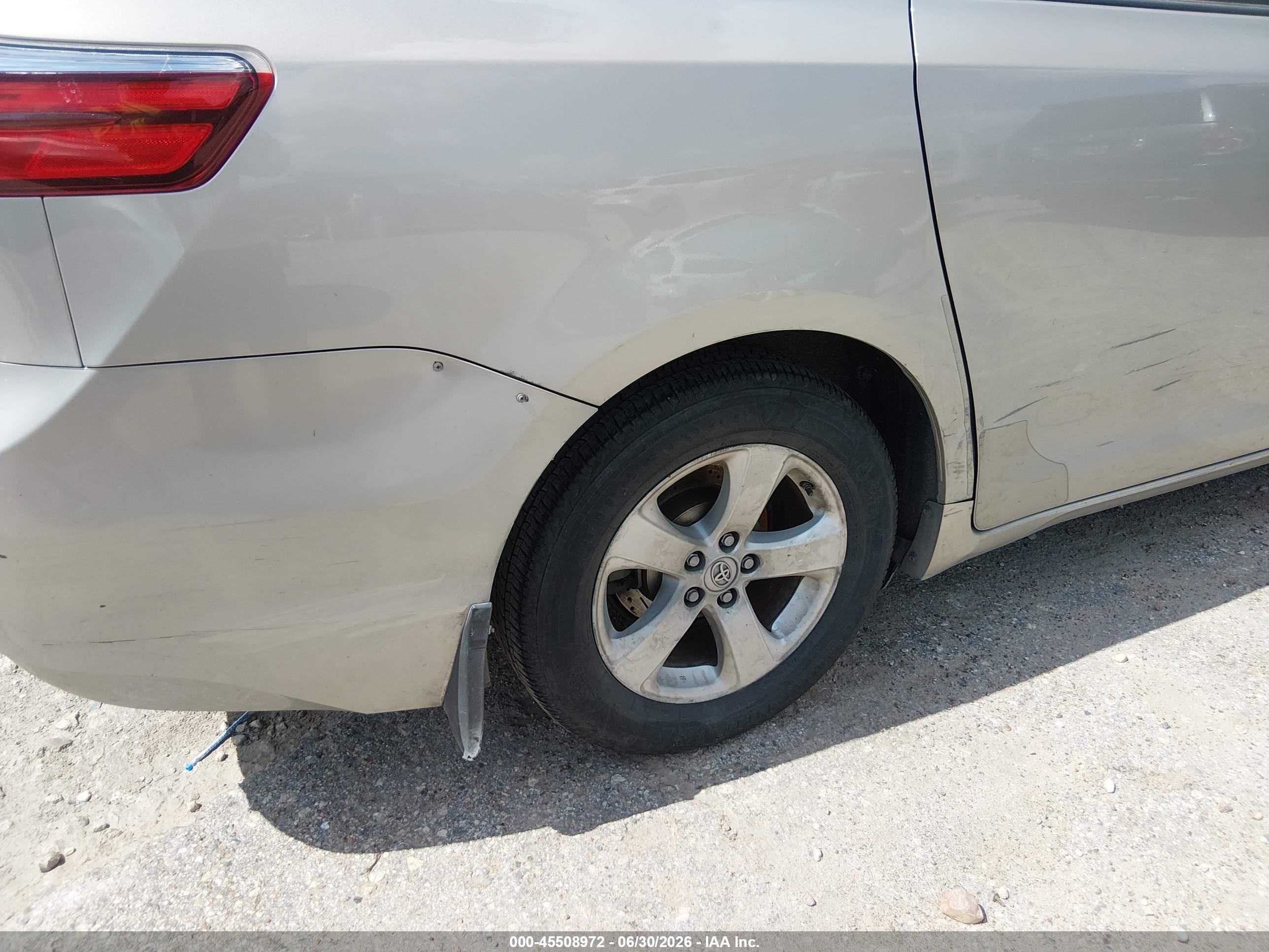 2015 Toyota Sienna Xle 8 Passenger Beige vin: 5TDYK3DC1FS535296