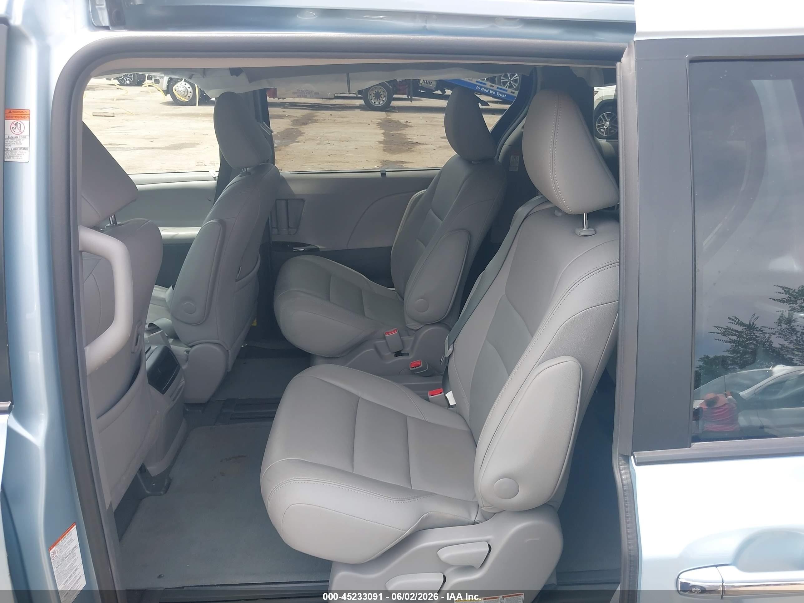 2015 Toyota Sienna Xle 8 Passenger Light Blue vin: 5TDYK3DC1FS538764