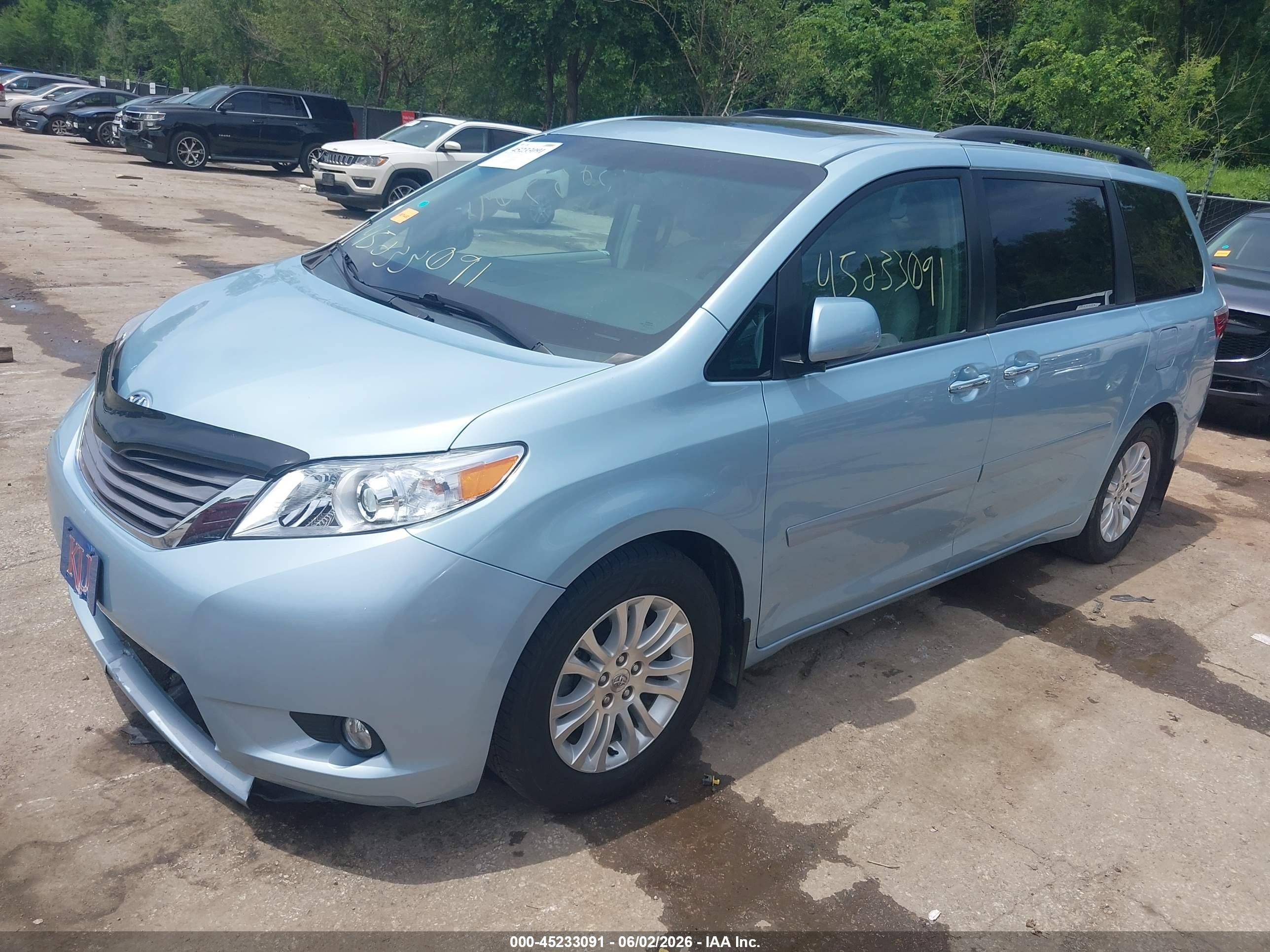 2015 Toyota Sienna Xle 8 Passenger Light Blue vin: 5TDYK3DC1FS538764