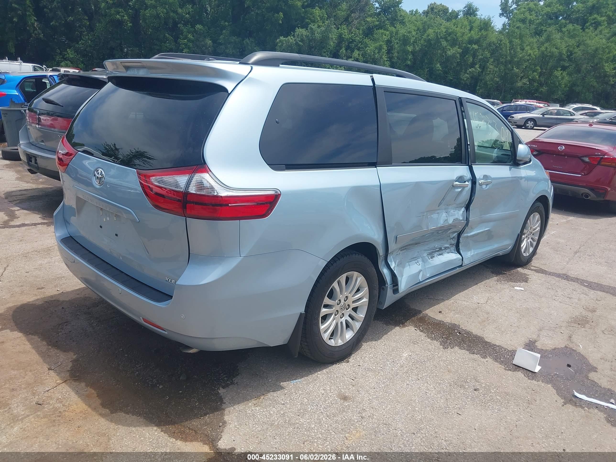 2015 Toyota Sienna Xle 8 Passenger Light Blue vin: 5TDYK3DC1FS538764