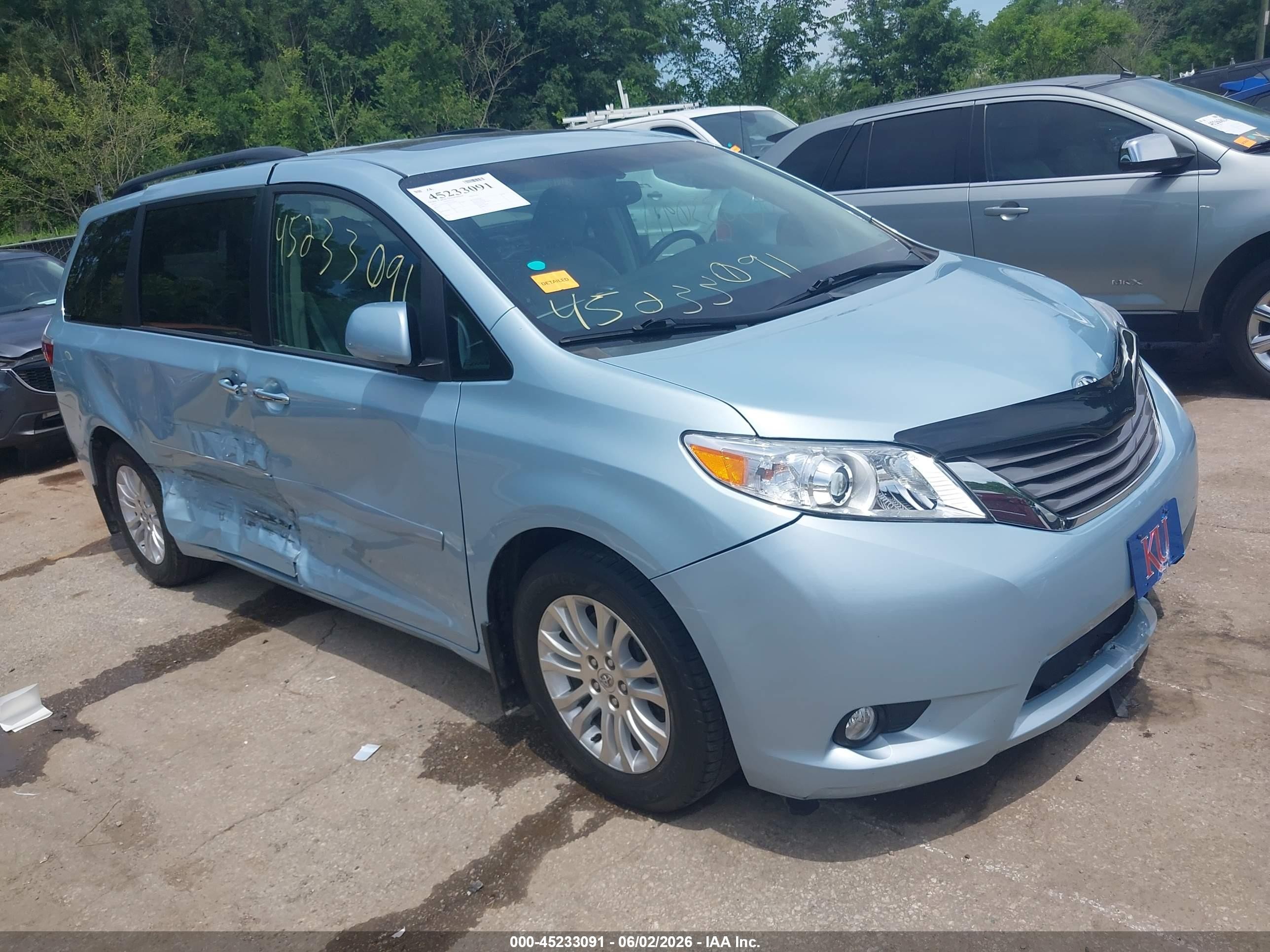 2015 Toyota Sienna Xle 8 Passenger Light Blue vin: 5TDYK3DC1FS538764