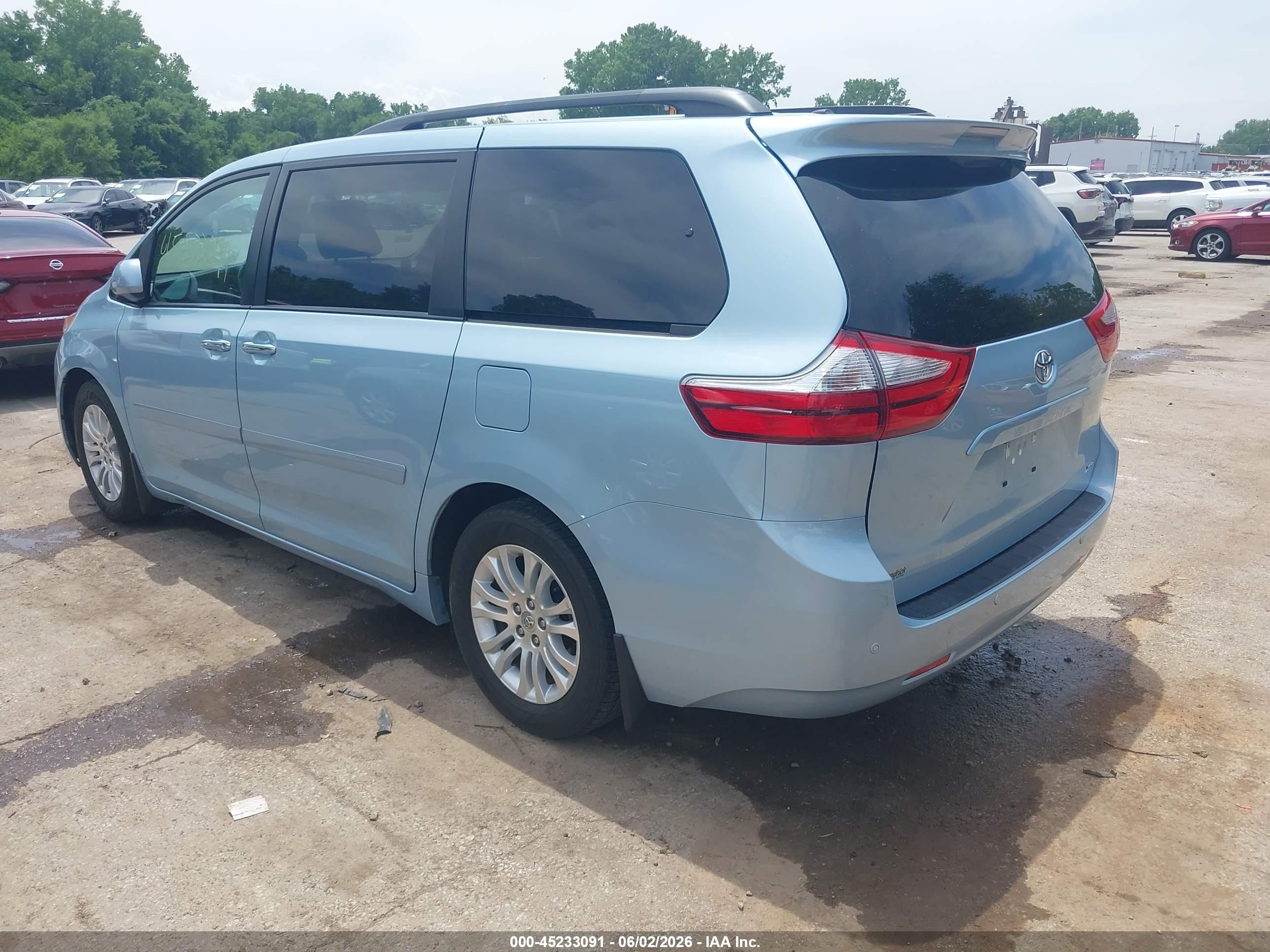 2015 Toyota Sienna Xle 8 Passenger Light Blue vin: 5TDYK3DC1FS538764