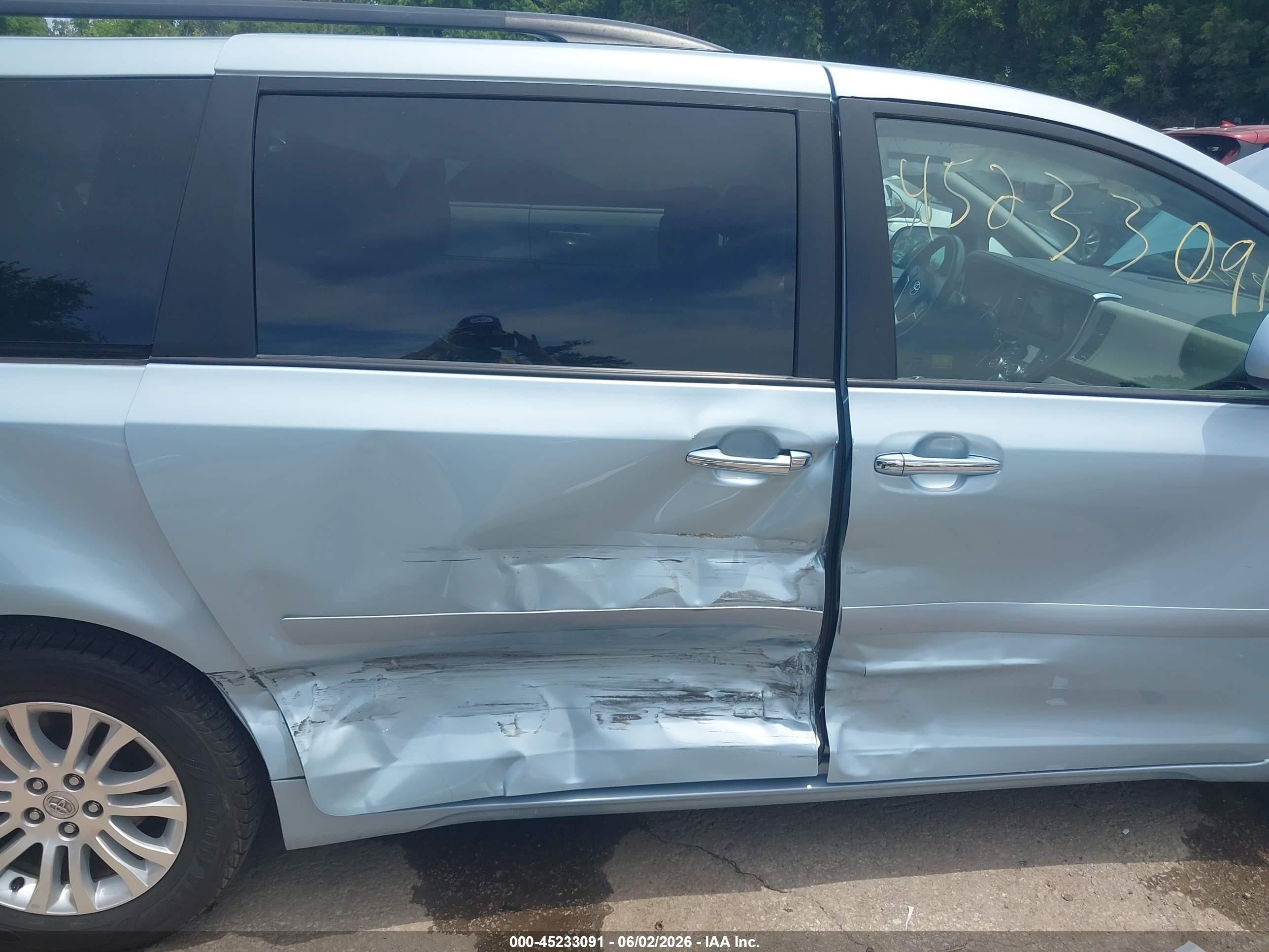 2015 Toyota Sienna Xle 8 Passenger Light Blue vin: 5TDYK3DC1FS538764