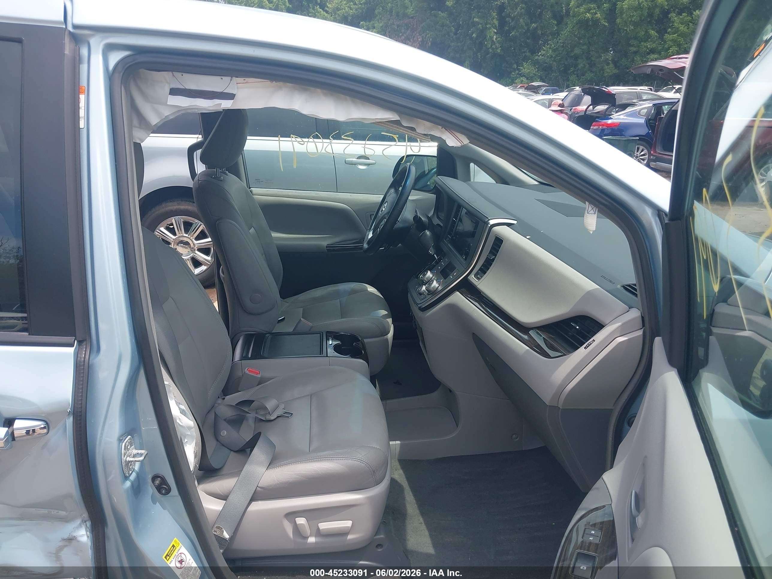 2015 Toyota Sienna Xle 8 Passenger Light Blue vin: 5TDYK3DC1FS538764