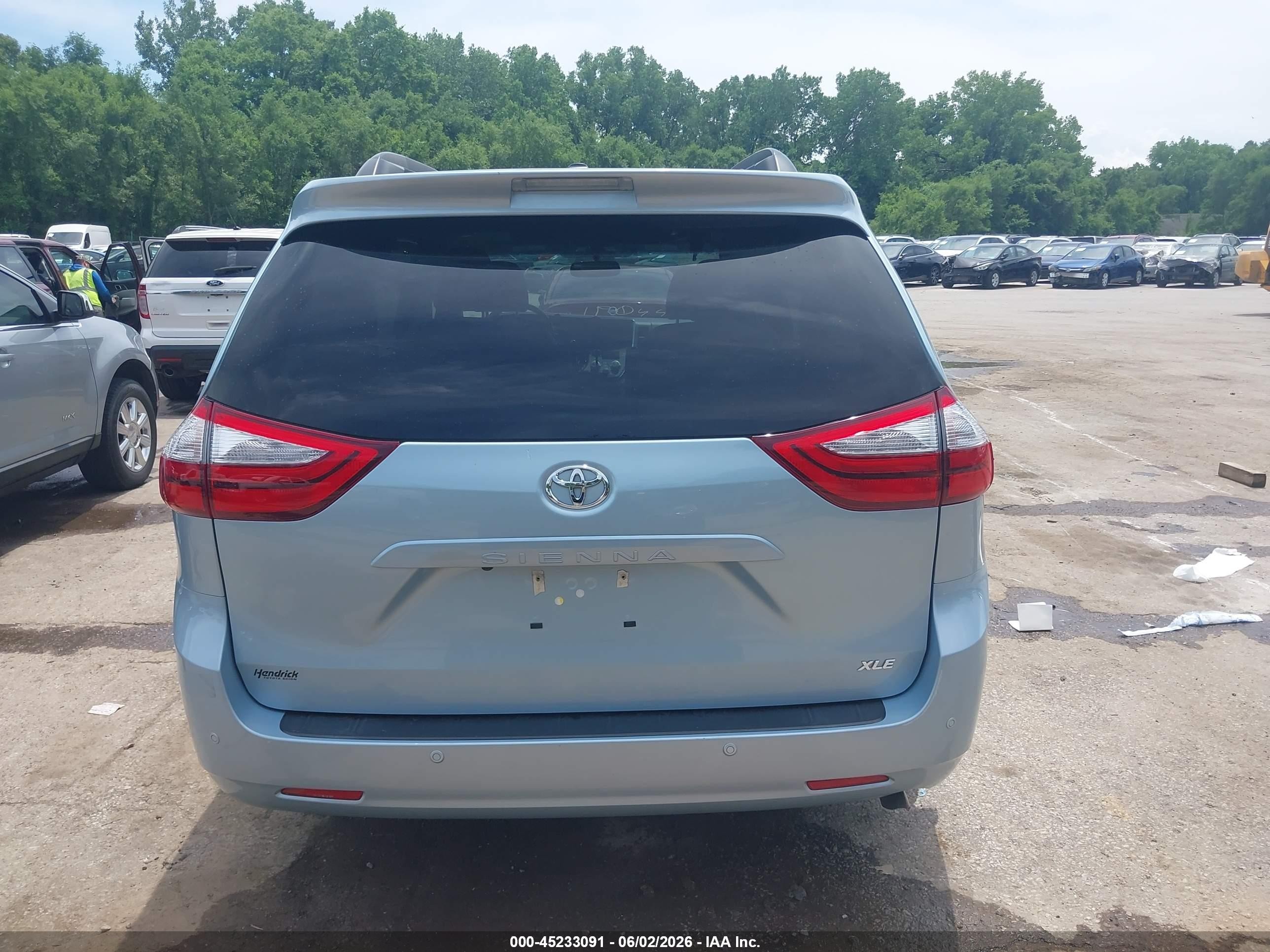 2015 Toyota Sienna Xle 8 Passenger Light Blue vin: 5TDYK3DC1FS538764