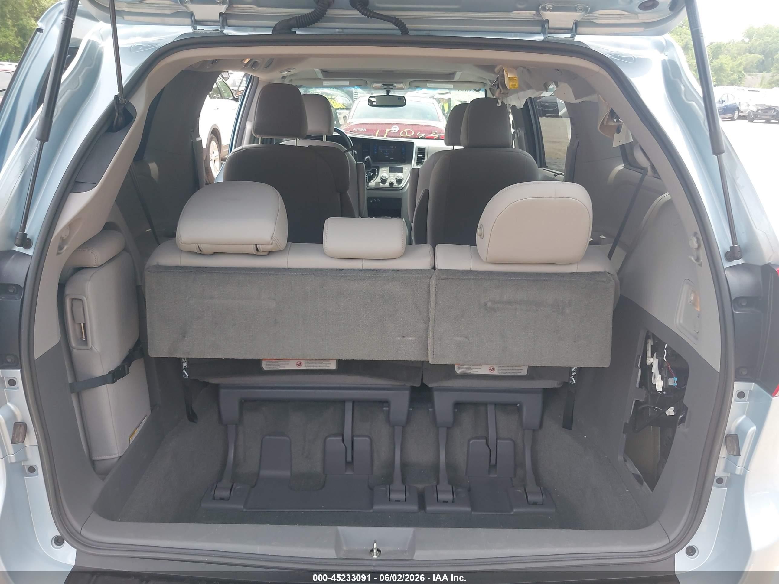 2015 Toyota Sienna Xle 8 Passenger Light Blue vin: 5TDYK3DC1FS538764