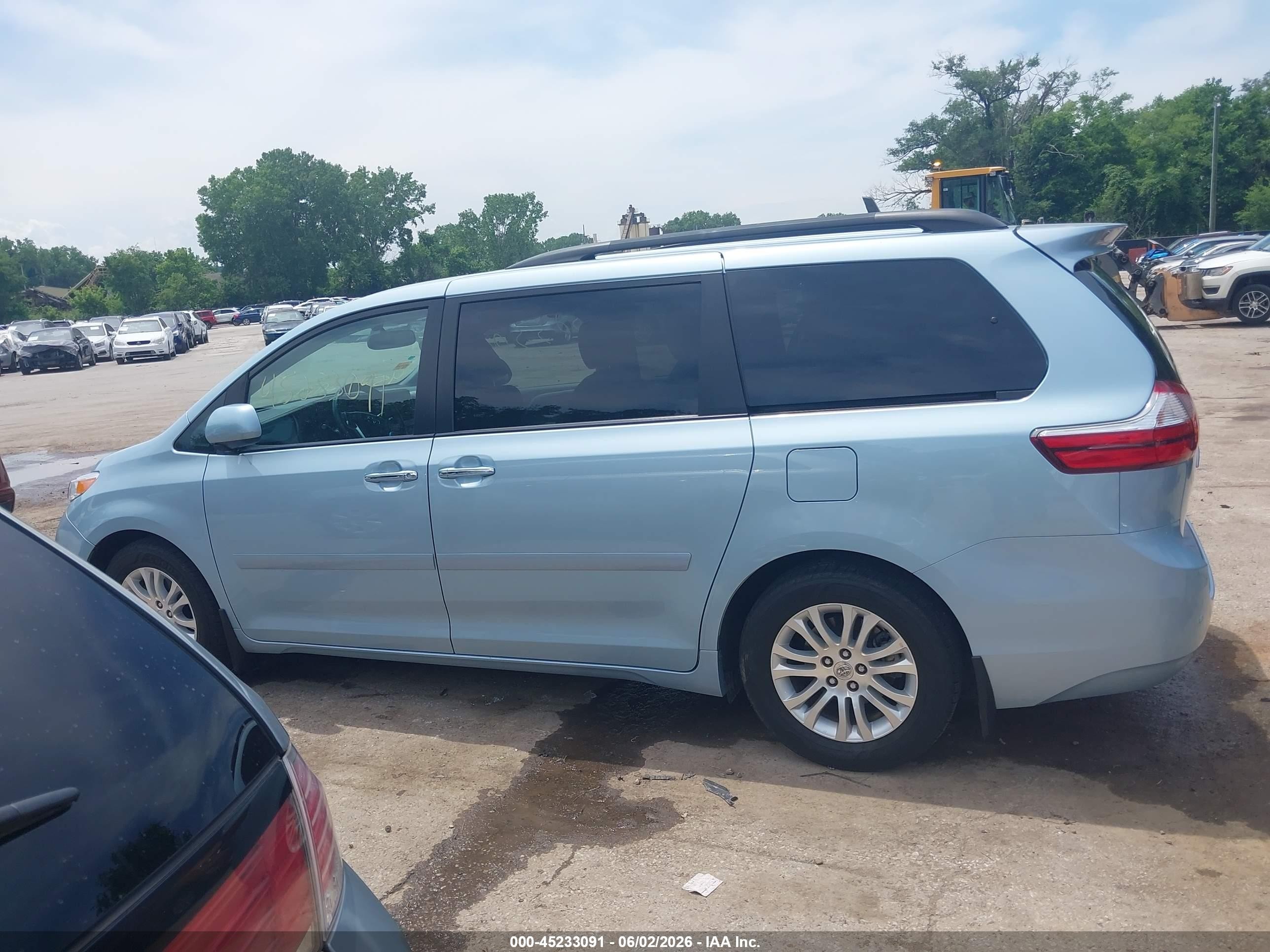 2015 Toyota Sienna Xle 8 Passenger Light Blue vin: 5TDYK3DC1FS538764