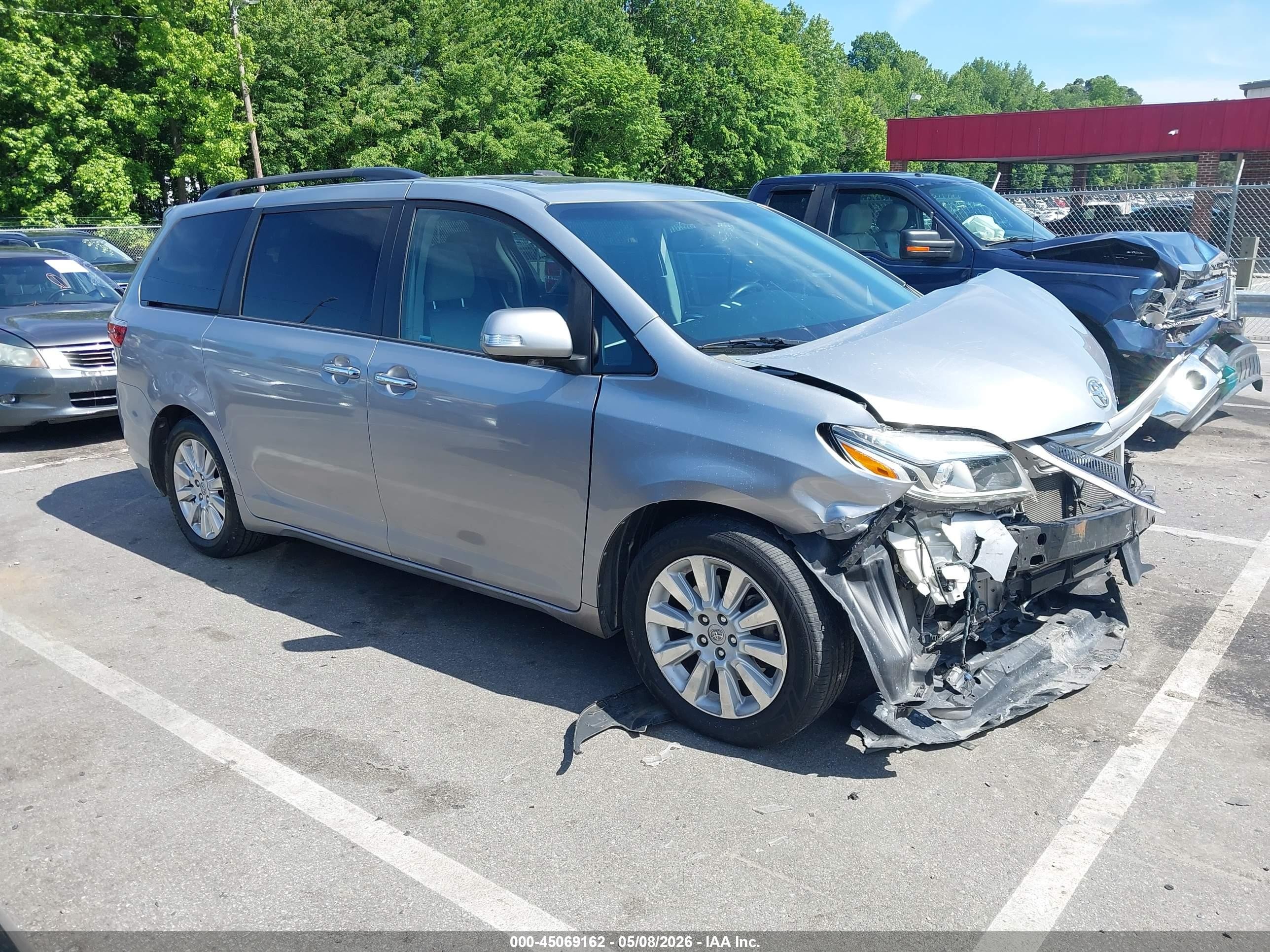 2015 Toyota Sienna Limited Premium 7 Passenger Silver vin: 5TDYK3DC1FS544211