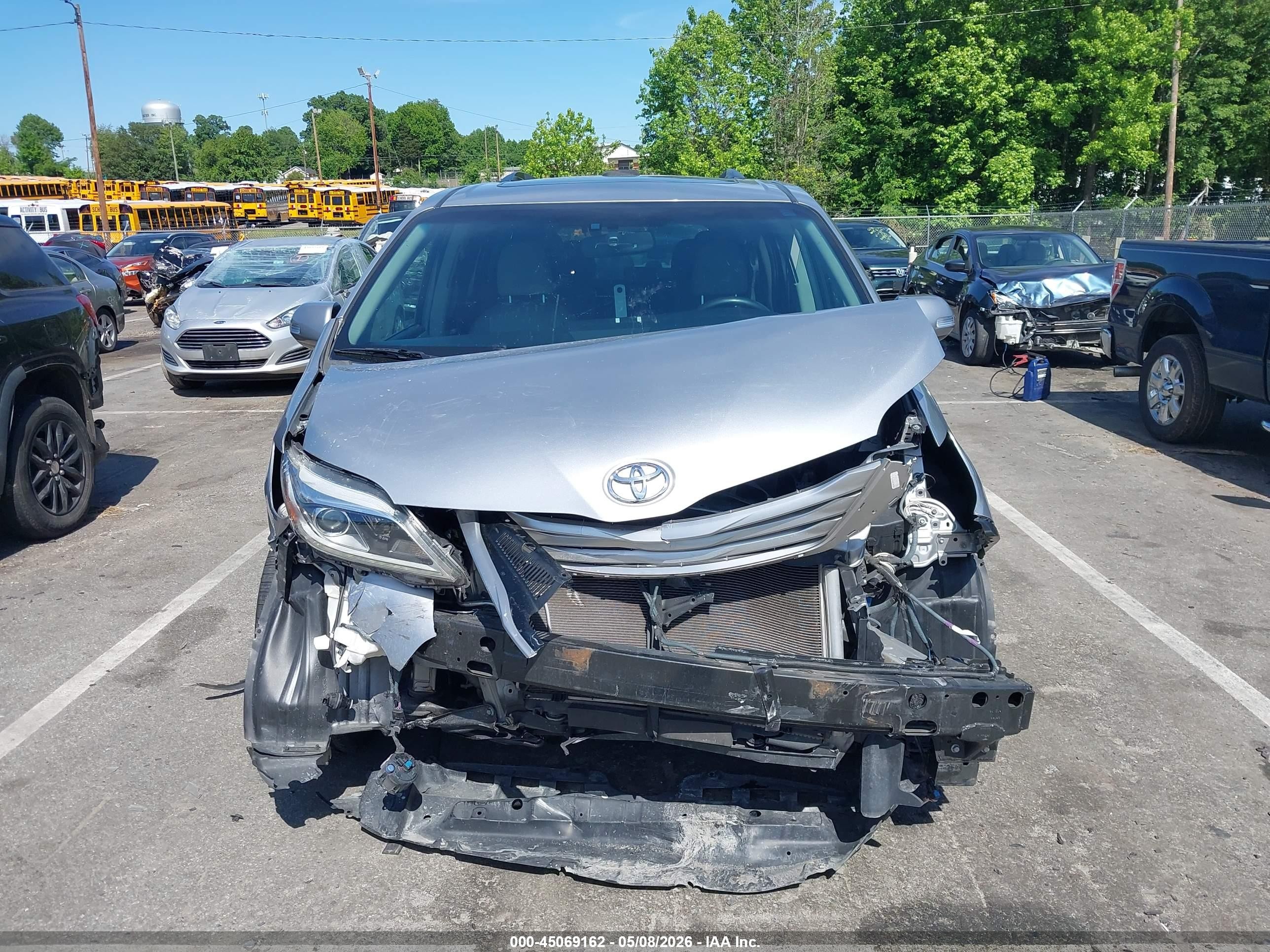 2015 Toyota Sienna Limited Premium 7 Passenger Silver vin: 5TDYK3DC1FS544211