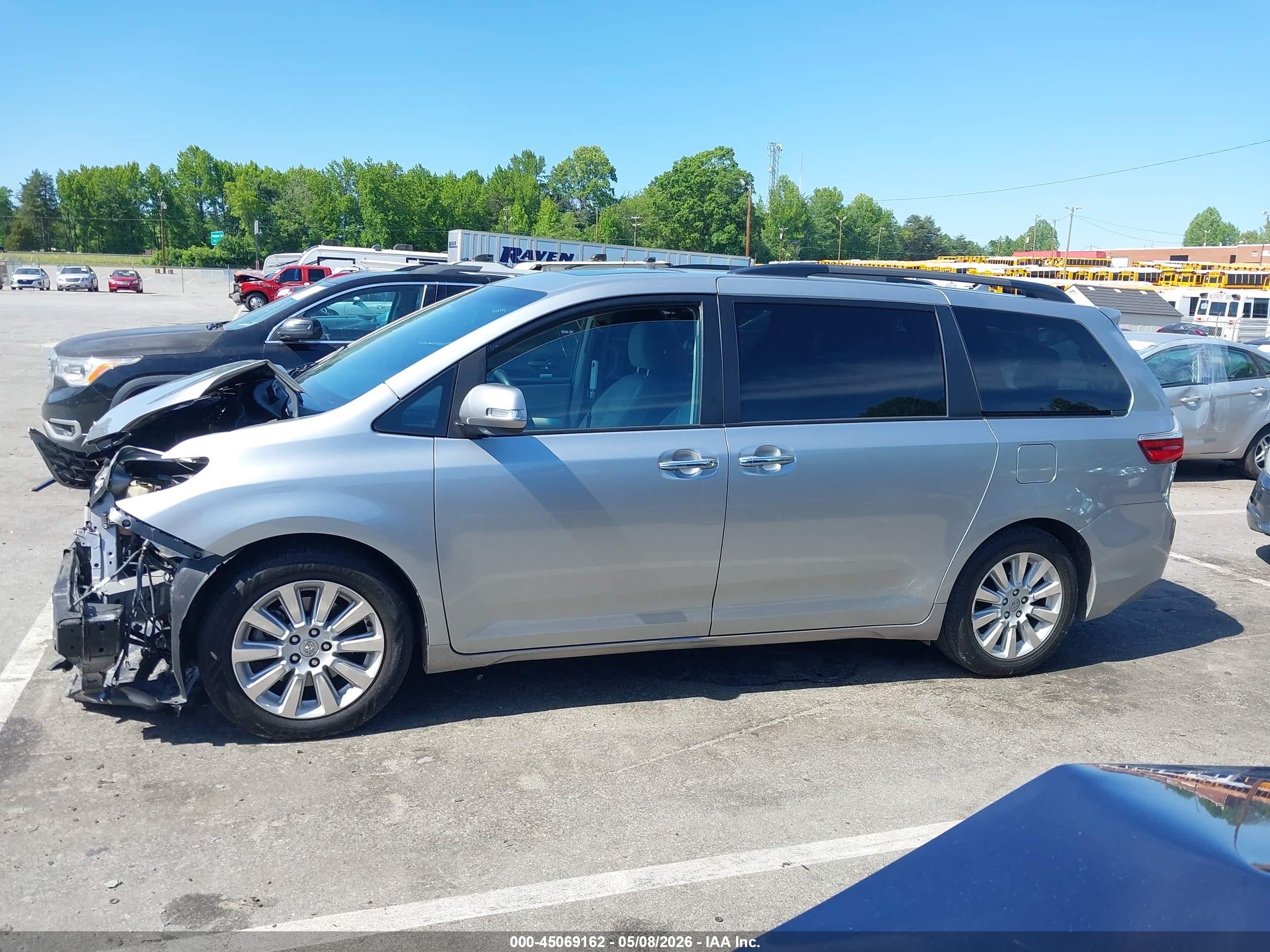 2015 Toyota Sienna Limited Premium 7 Passenger Silver vin: 5TDYK3DC1FS544211
