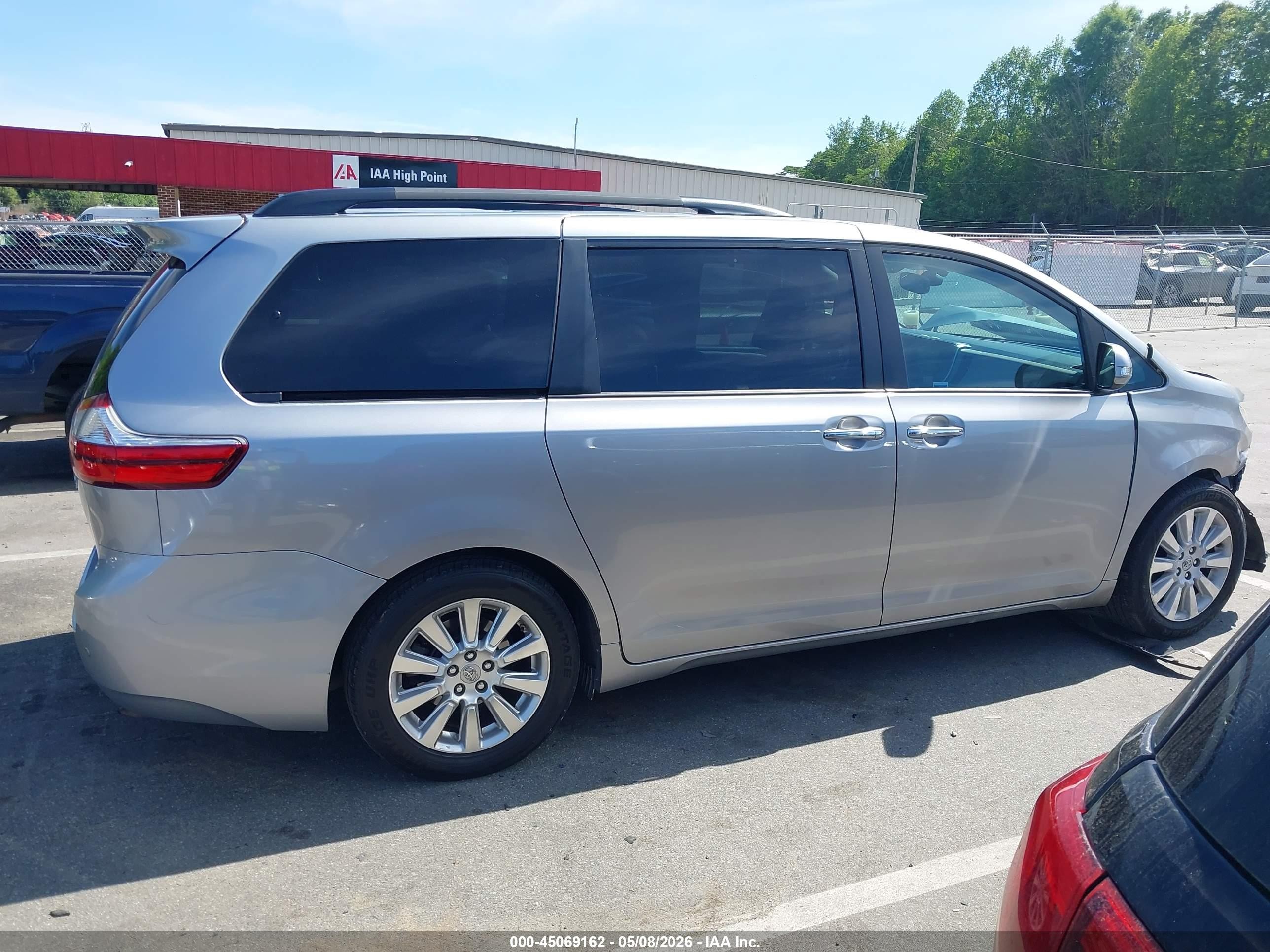 2015 Toyota Sienna Limited Premium 7 Passenger Silver vin: 5TDYK3DC1FS544211