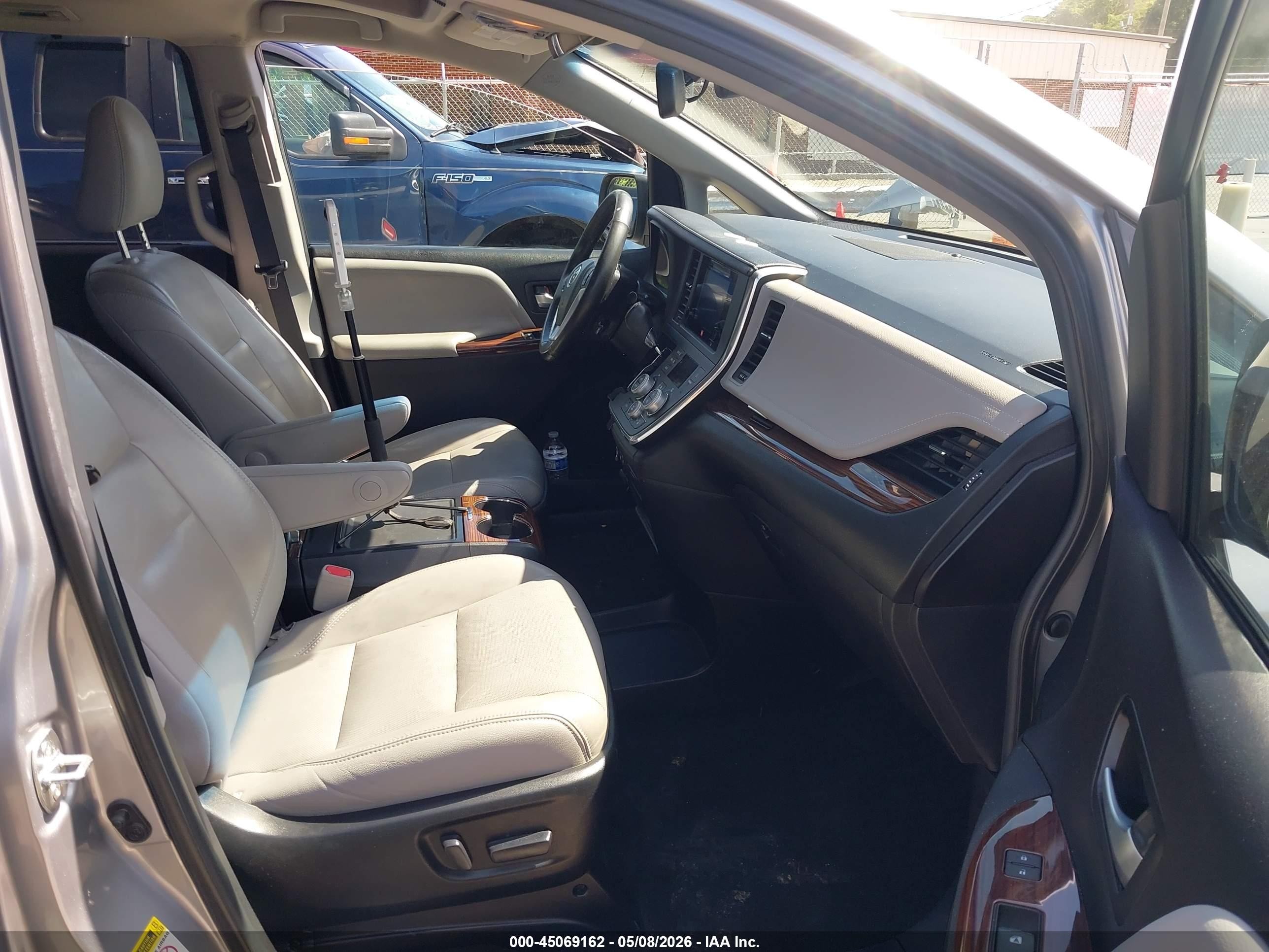 2015 Toyota Sienna Limited Premium 7 Passenger Silver vin: 5TDYK3DC1FS544211