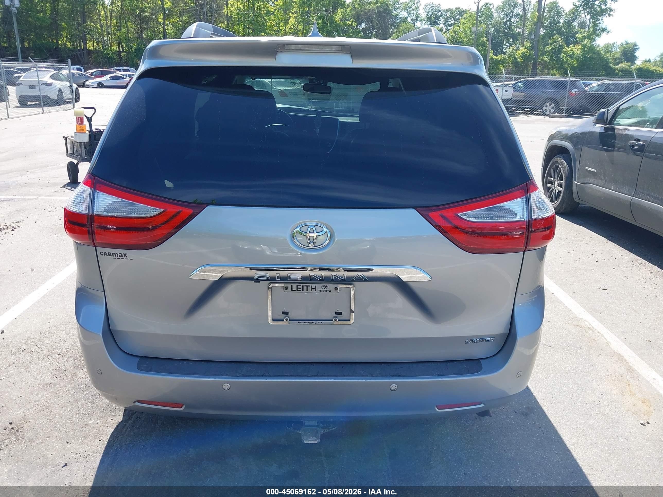 2015 Toyota Sienna Limited Premium 7 Passenger Silver vin: 5TDYK3DC1FS544211