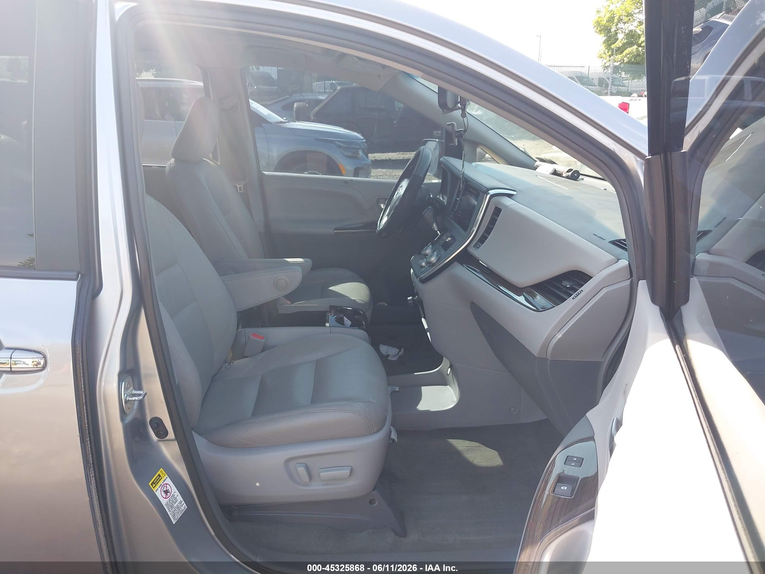 2015 Toyota Sienna Xle 8 Passenger Gray vin: 5TDYK3DC1FS548596