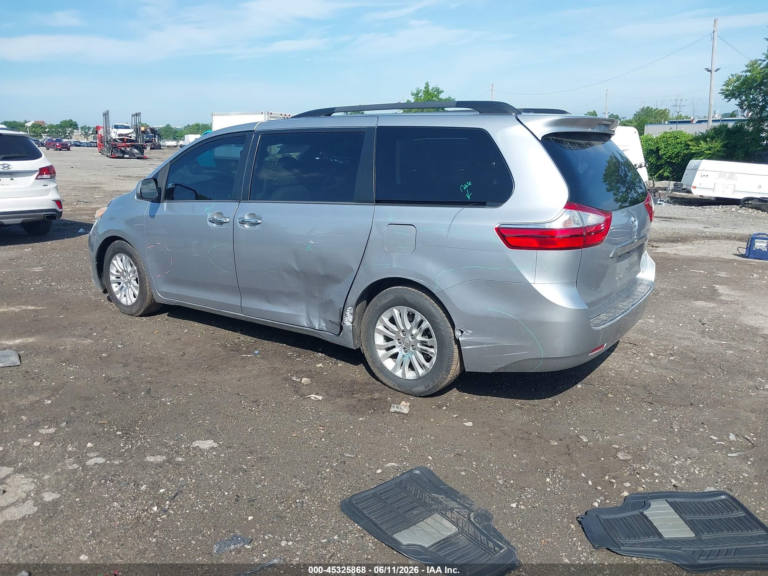 2015 Toyota Sienna Xle 8 Passenger Gray vin: 5TDYK3DC1FS548596