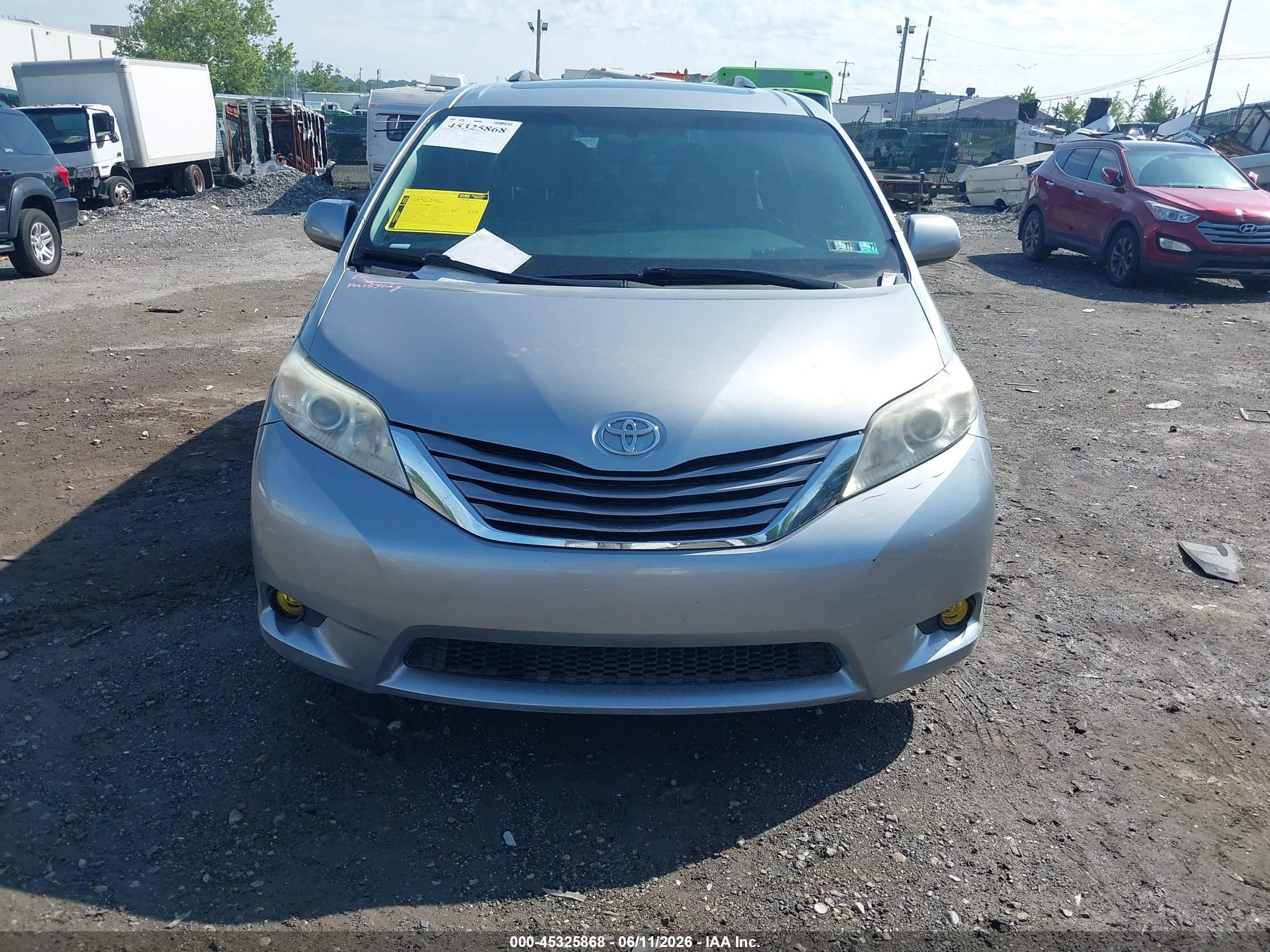 2015 Toyota Sienna Xle 8 Passenger Gray vin: 5TDYK3DC1FS548596